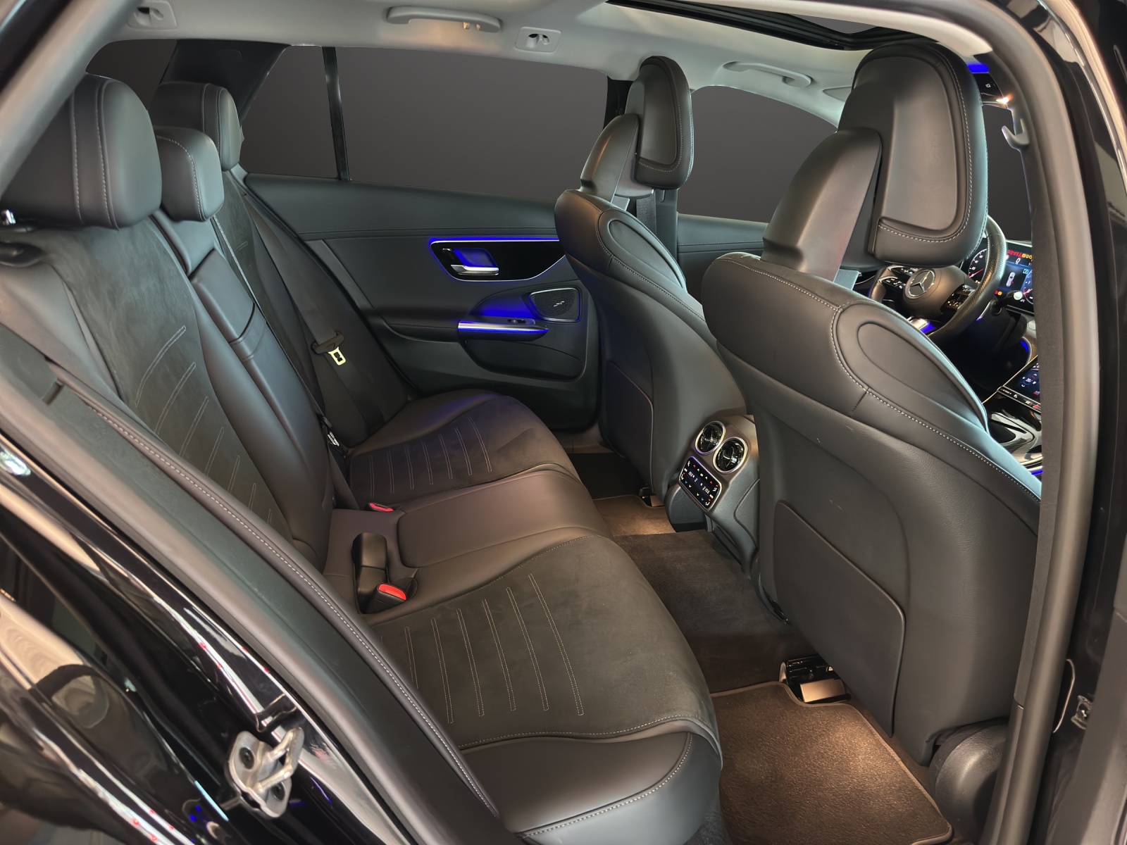 MERCEDES-BENZ C 200 T 4Matic AMG Line-image-11