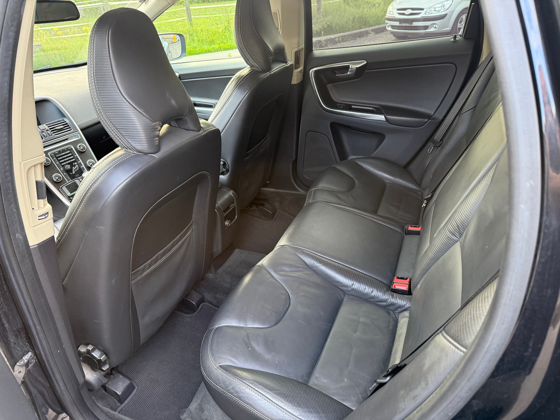 VOLVO XC60 D5 AWD R-Design Geartronic-image-10