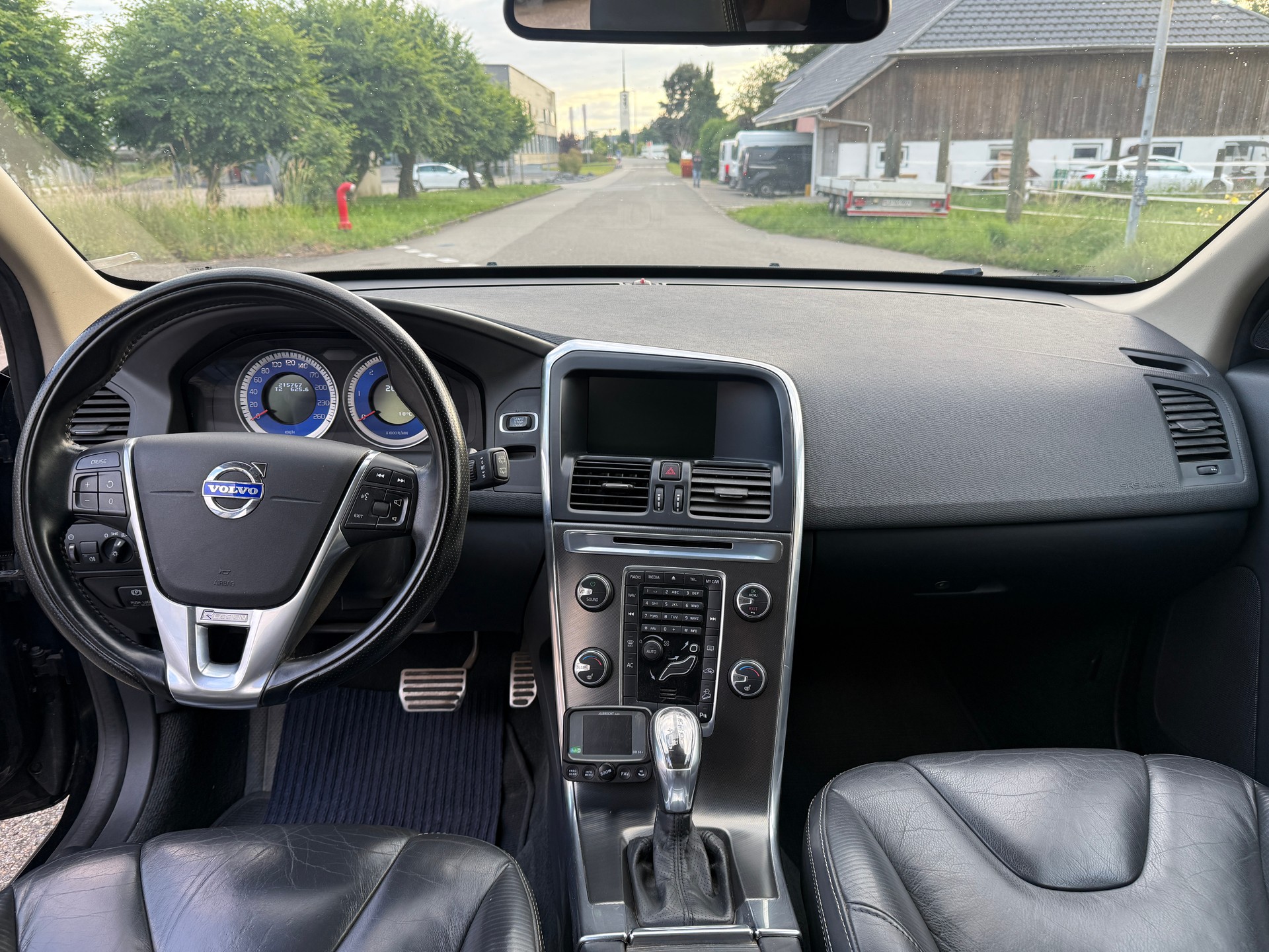 VOLVO XC60 D5 AWD R-Design Geartronic-image-7