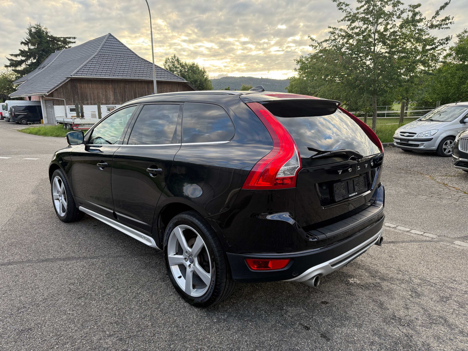 VOLVO XC60 D5 AWD R-Design Geartronic-image-2