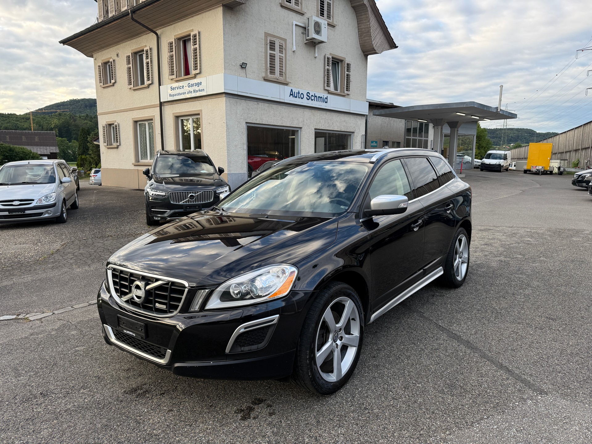 VOLVO XC60 D5 AWD R-Design Geartronic-image-0