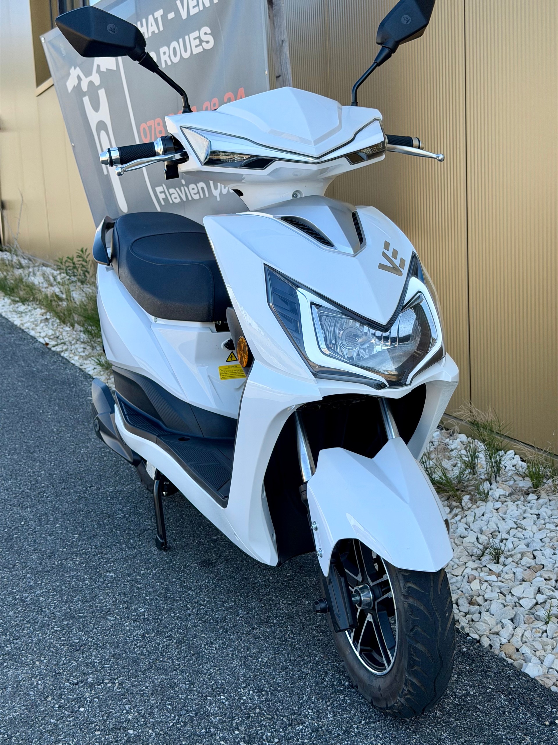 VENGO LEO scooter électrique 45km/h - Plaque jaune-showroom-element-1
