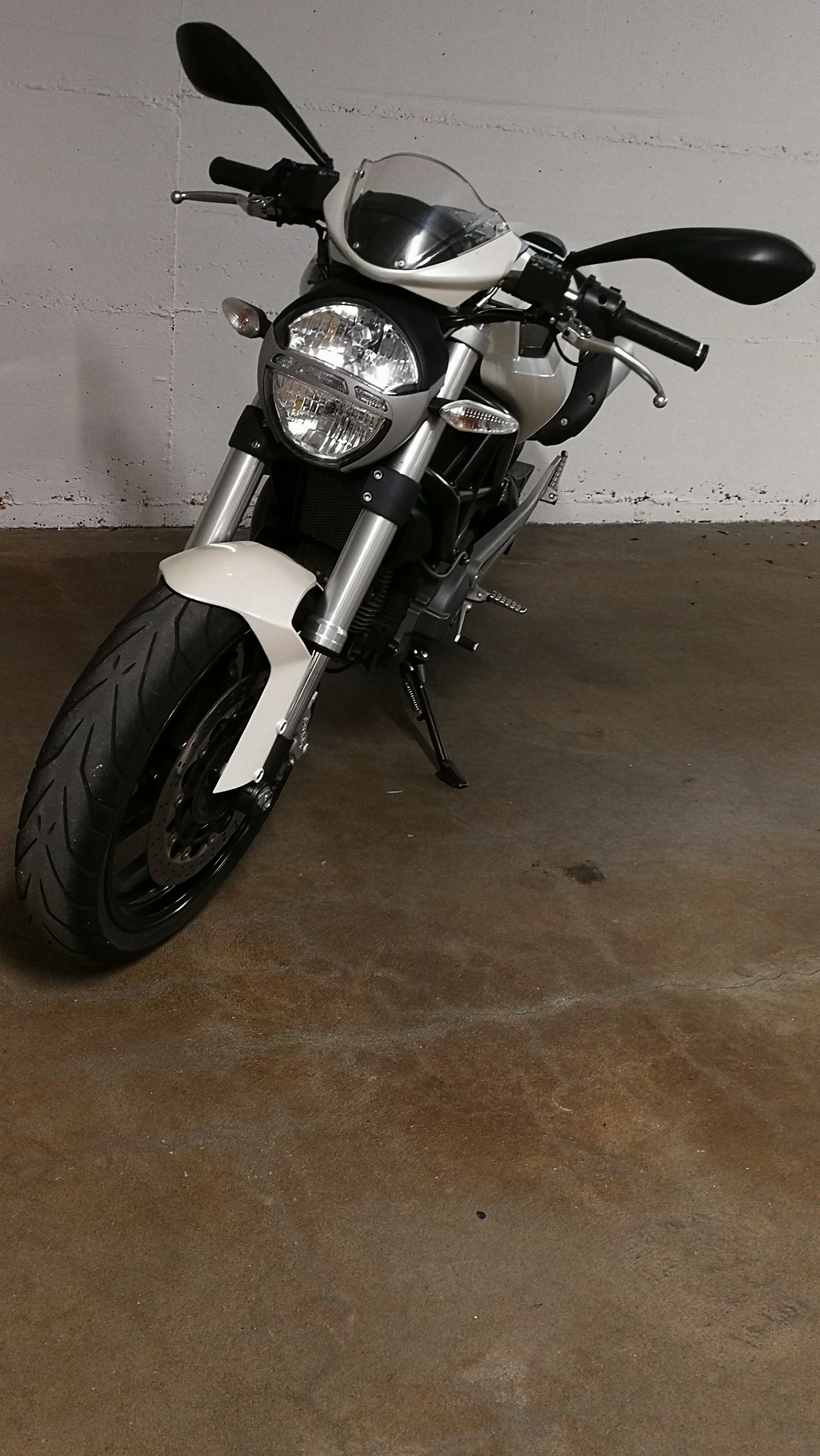 DUCATI Monster 696+ Weiss metallic-image-8