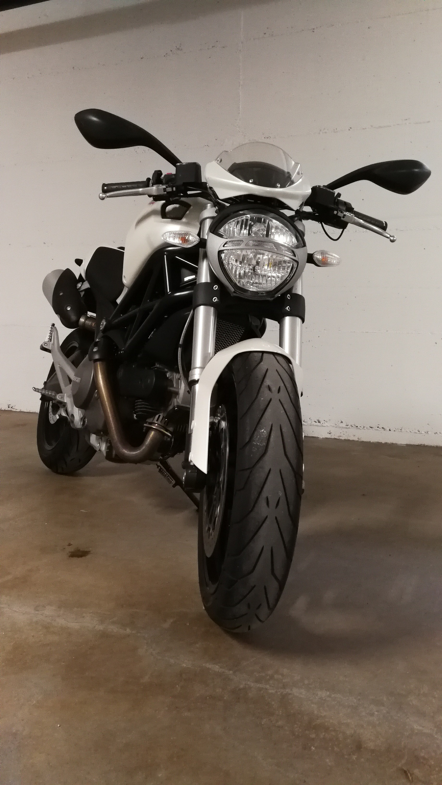 DUCATI Monster 696+ Weiss metallic-image-3
