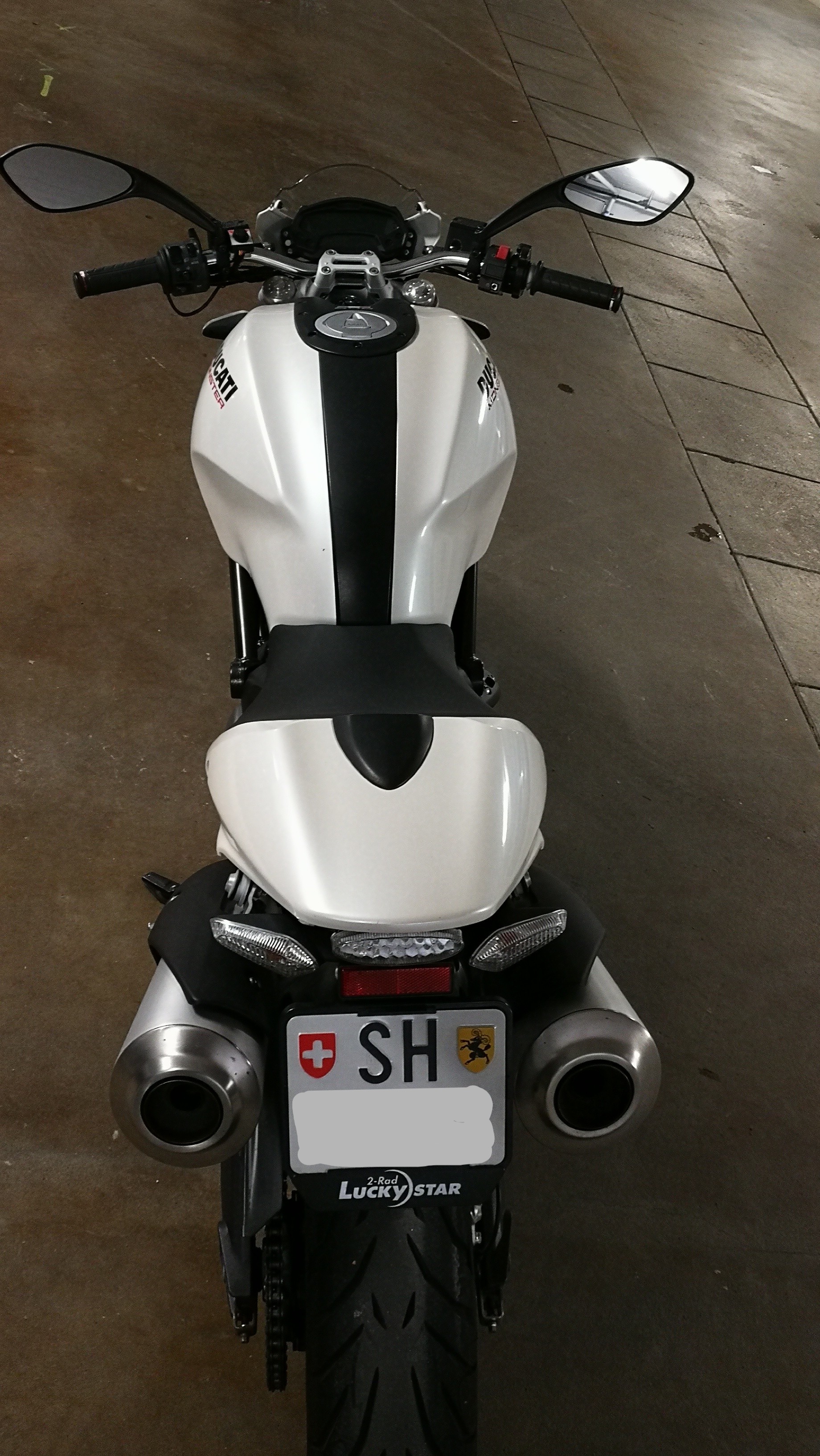 DUCATI Monster 696+ Weiss metallic-image-10