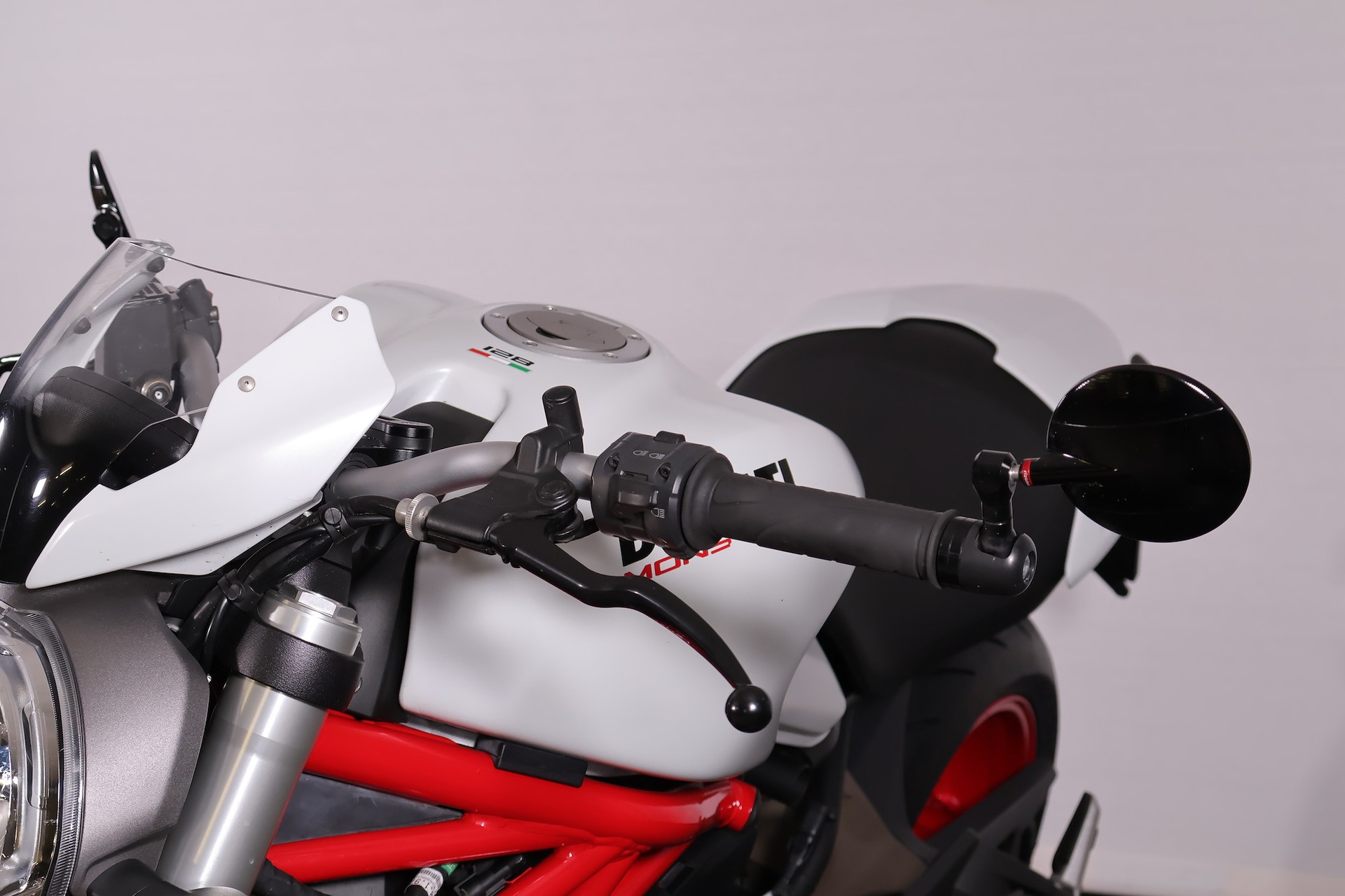 DUCATI Monster 821-image-6