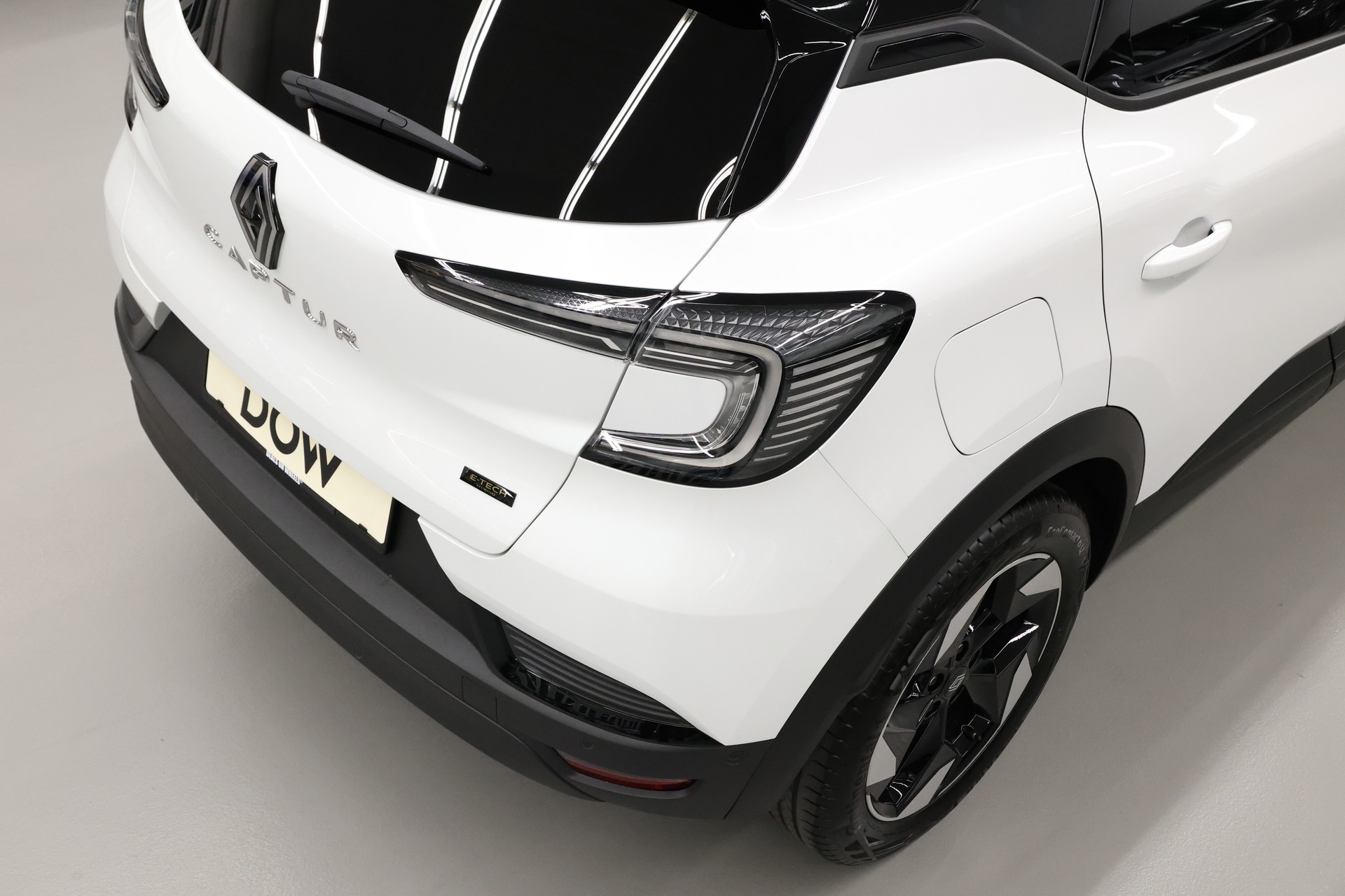 RENAULT Captur 1.8 E-Tech techno-image-8
