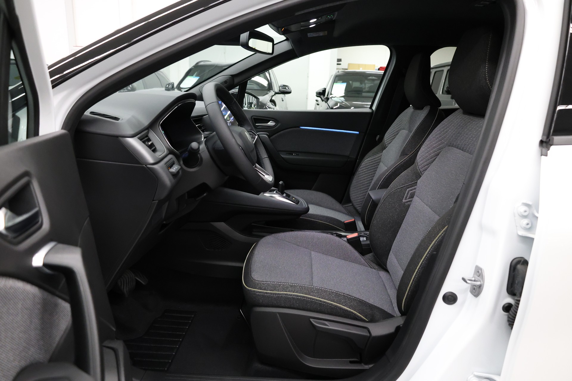 RENAULT Captur 1.8 E-Tech techno-image-15