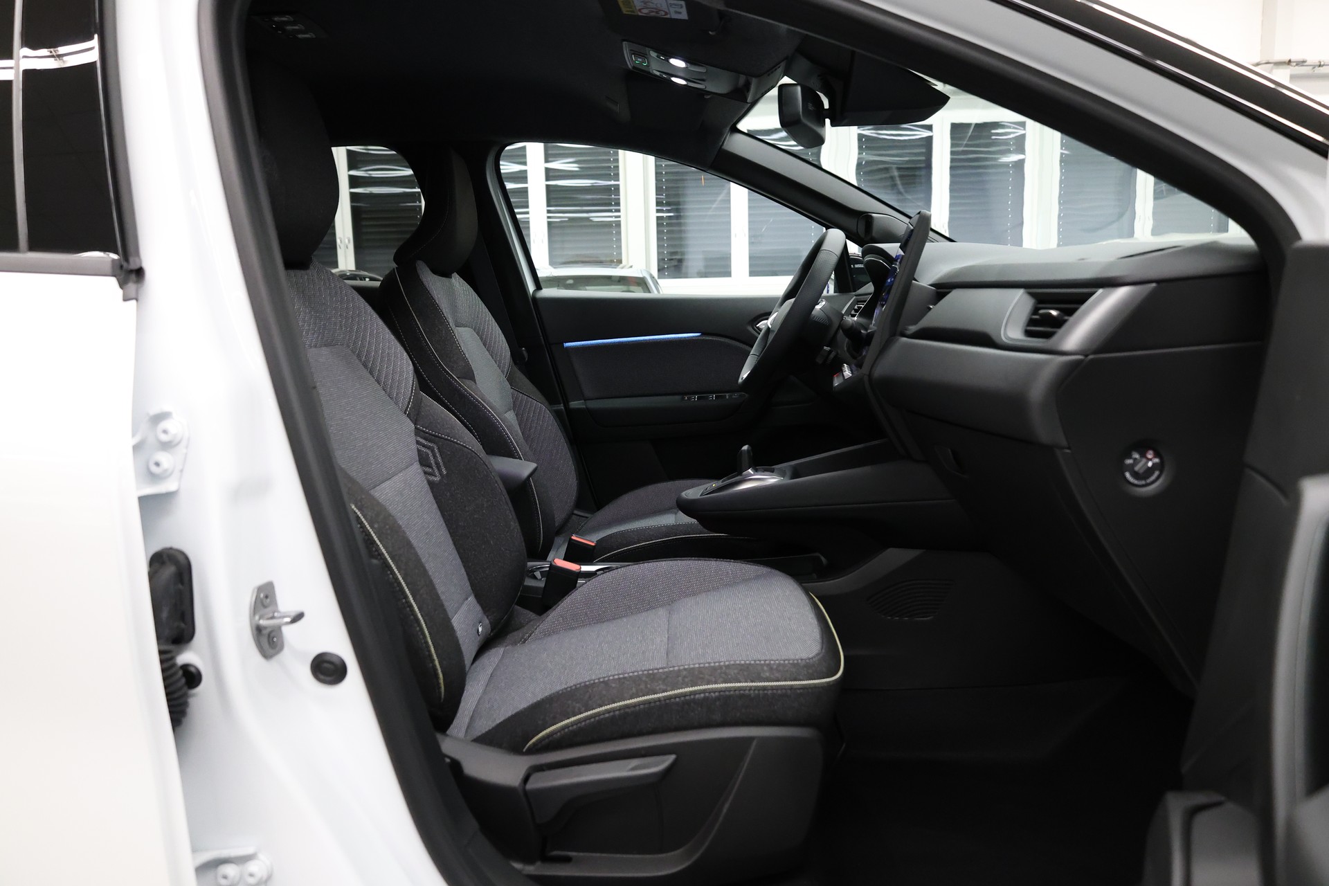 RENAULT Captur 1.8 E-Tech techno-image-16