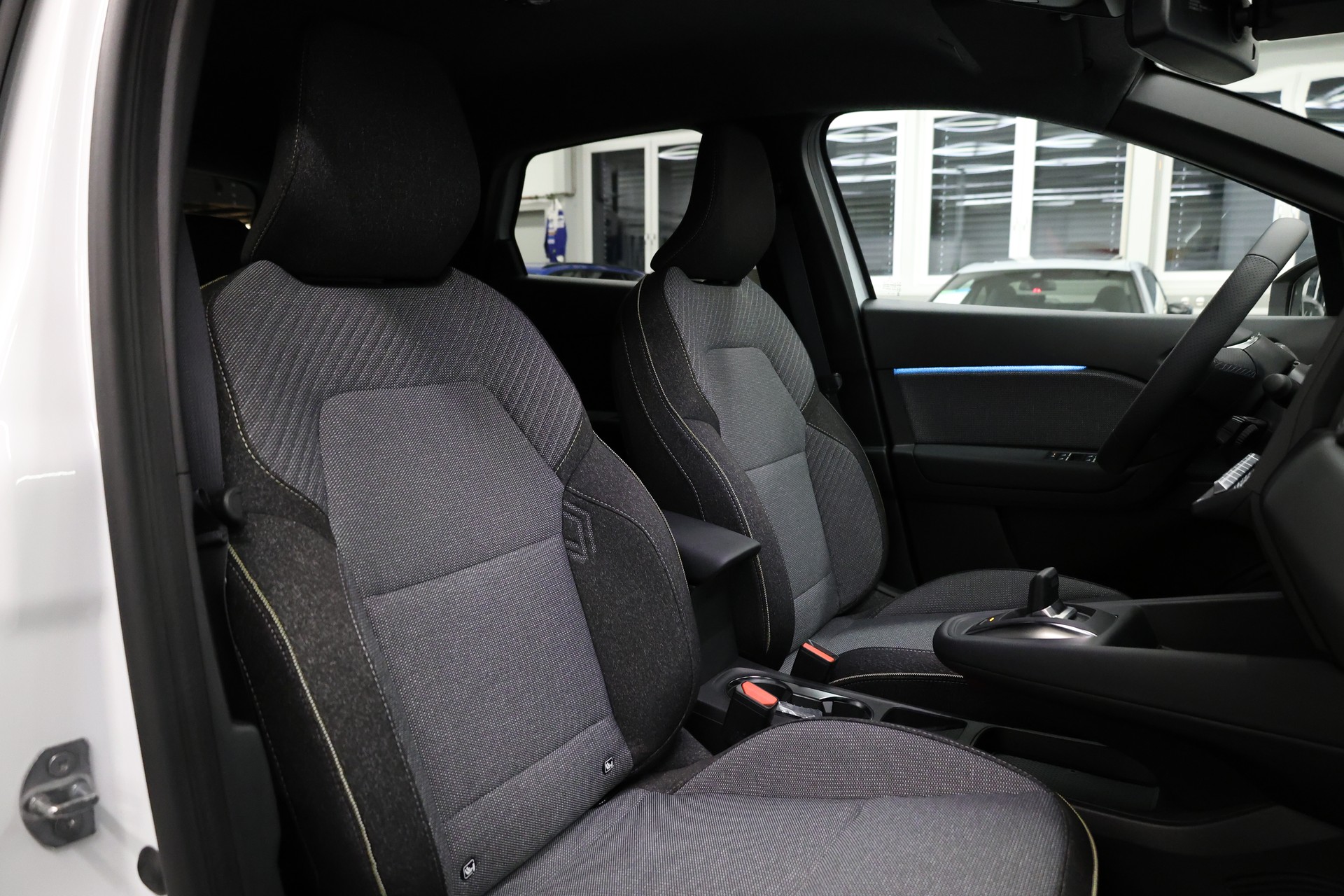 RENAULT Captur 1.8 E-Tech techno-image-18