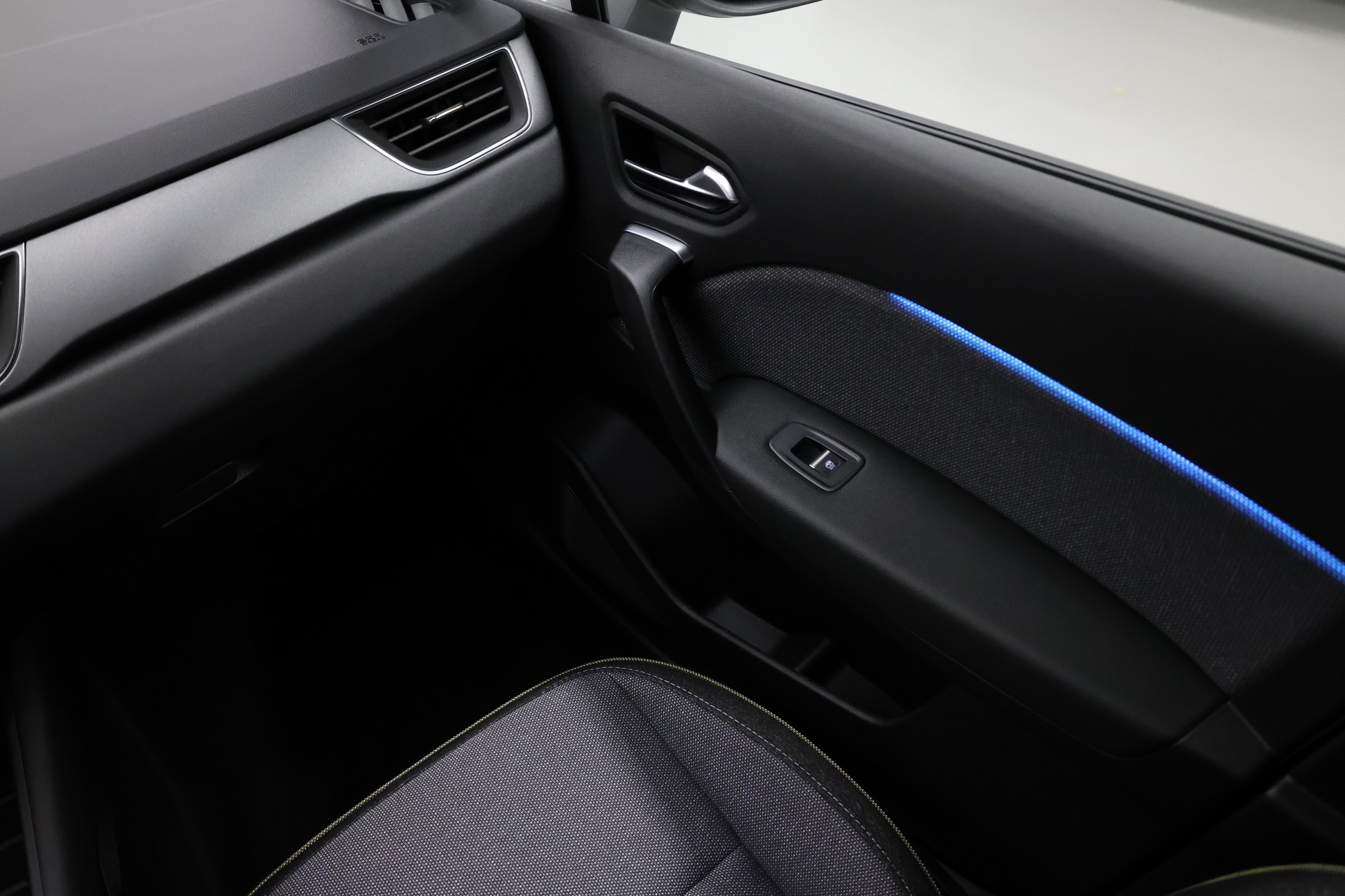 RENAULT Captur 1.8 E-Tech techno-image-28