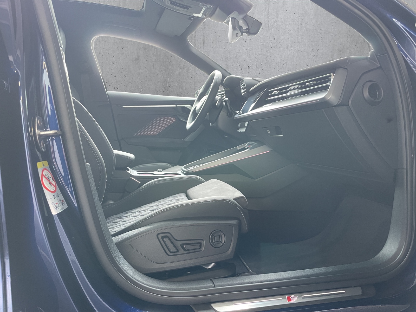 AUDI A3 Limousine TFSI 150 kW quattro S line S-tronic-image-7