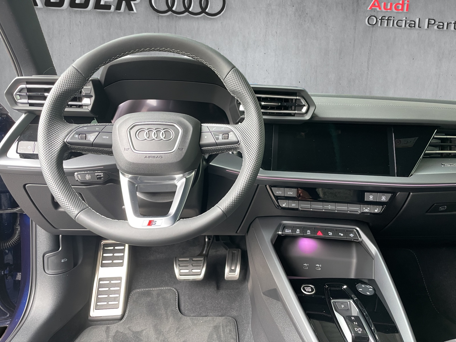 AUDI A3 Limousine TFSI 150 kW quattro S line S-tronic-image-9