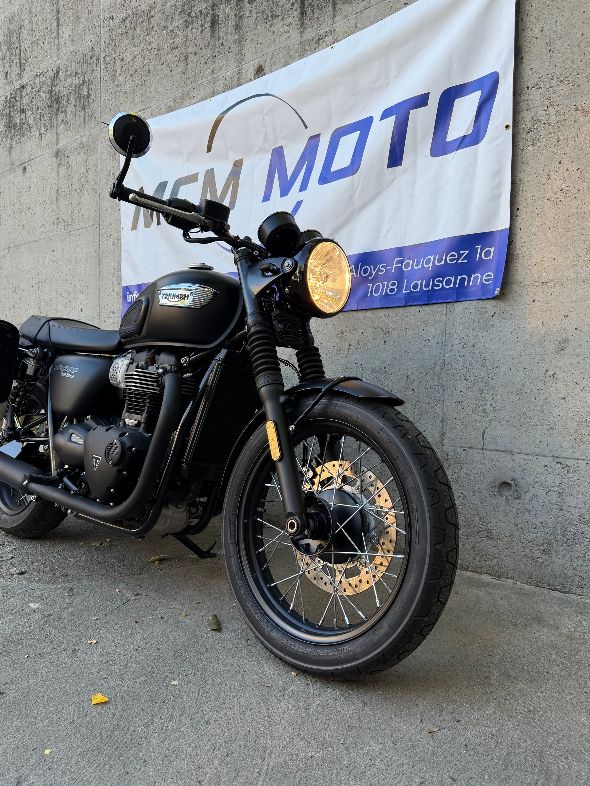 TRIUMPH Bonneville 900 T 100 Black ABS (35kW)-showroom-element-1