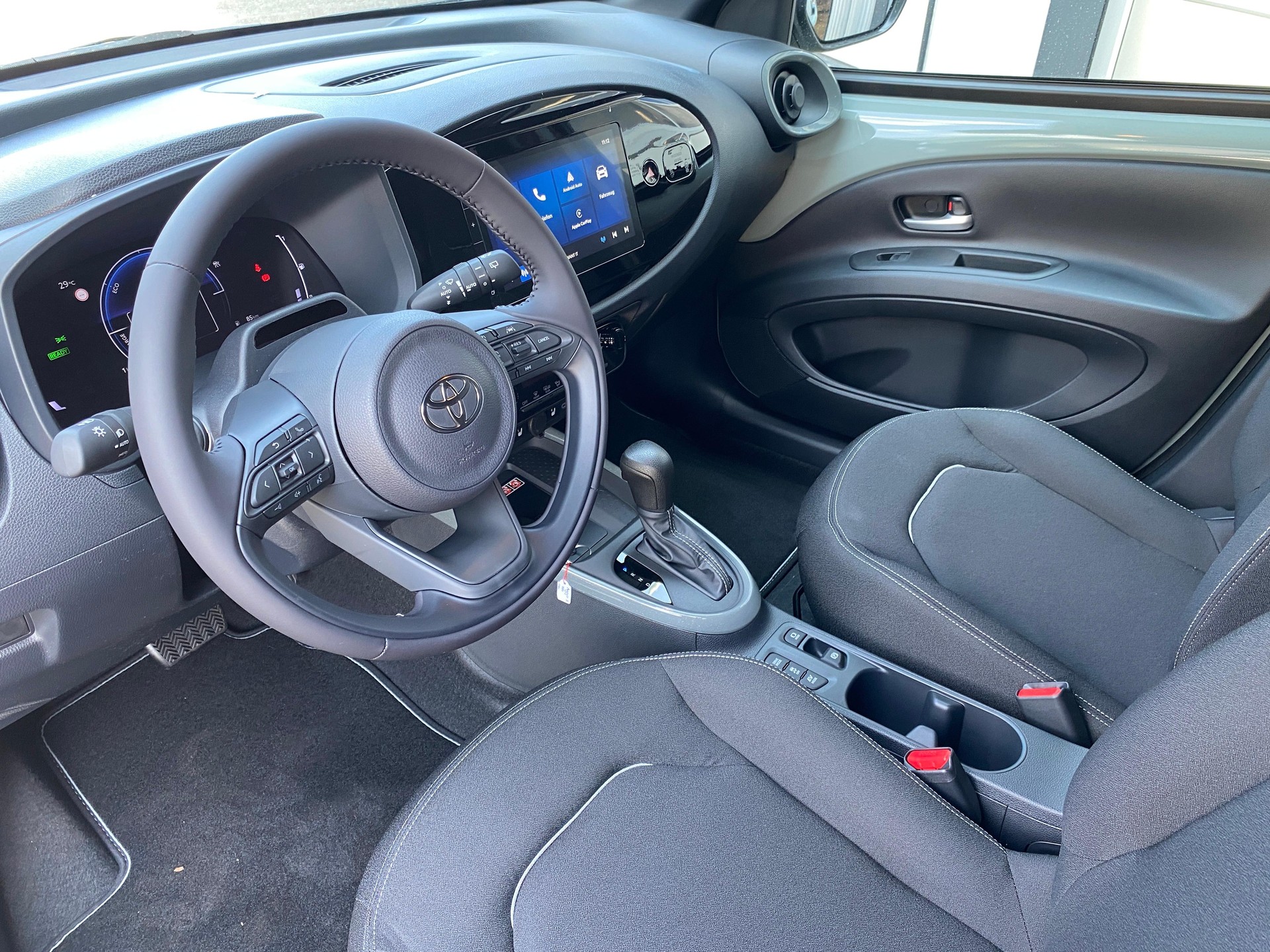 TOYOTA Aygo X 1.5 VVT-i HSD Trend-image-4