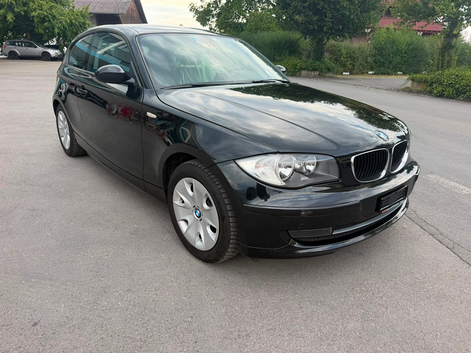 BMW 118i 3 Türer-showroom-element-3