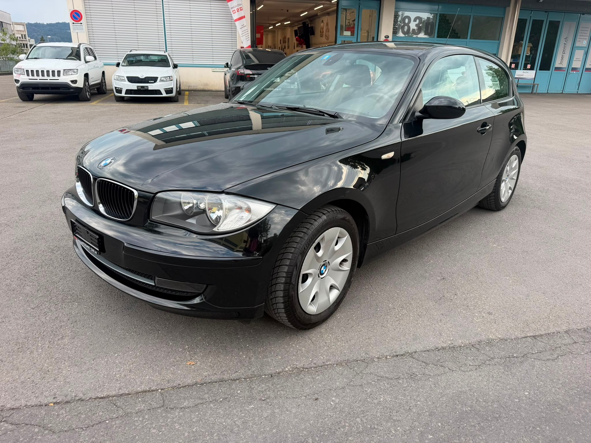 BMW 118i 3 Türer-showroom-element-1