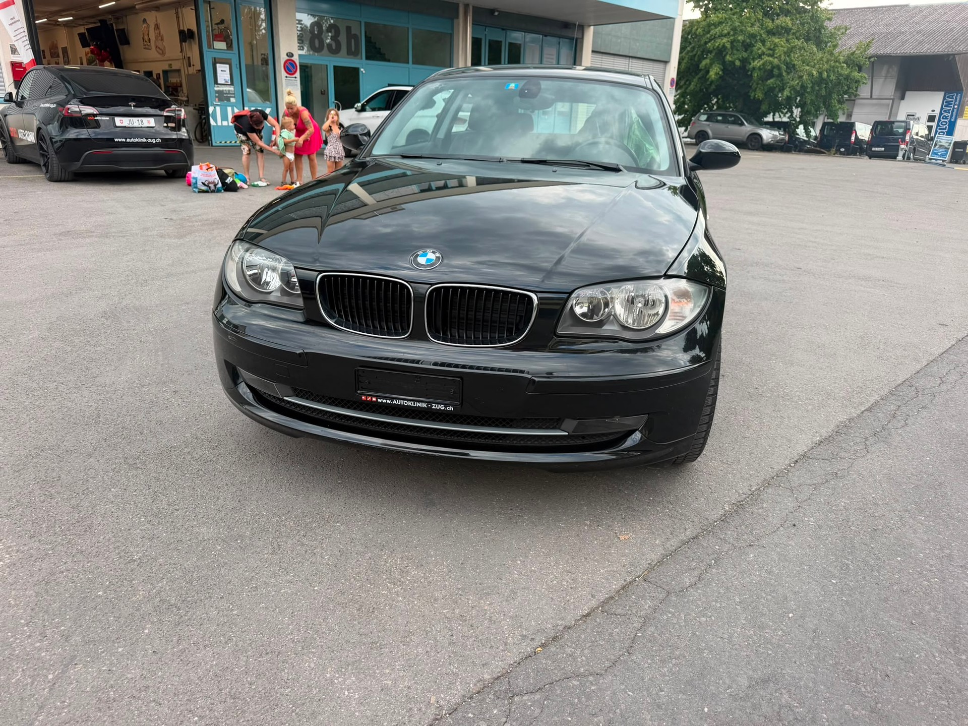 BMW 118i 3 Türer-showroom-element-2