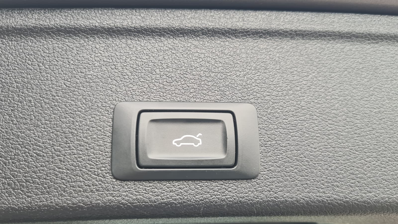 AUDI A4 Avant 40 TDI Attraction quattro S-tronic ** Gr-Navi ** RF-Kamera ** Panorama-Glasdach ** Sitzheizung ** Frisch Ab MFK **-image-10