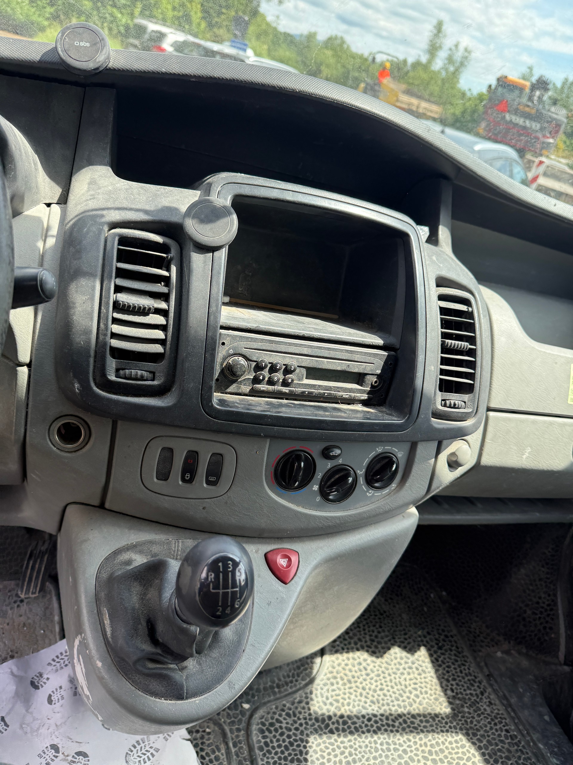 RENAULT Trafic 2.0 dCi 90 2.7t L1H1-image-8