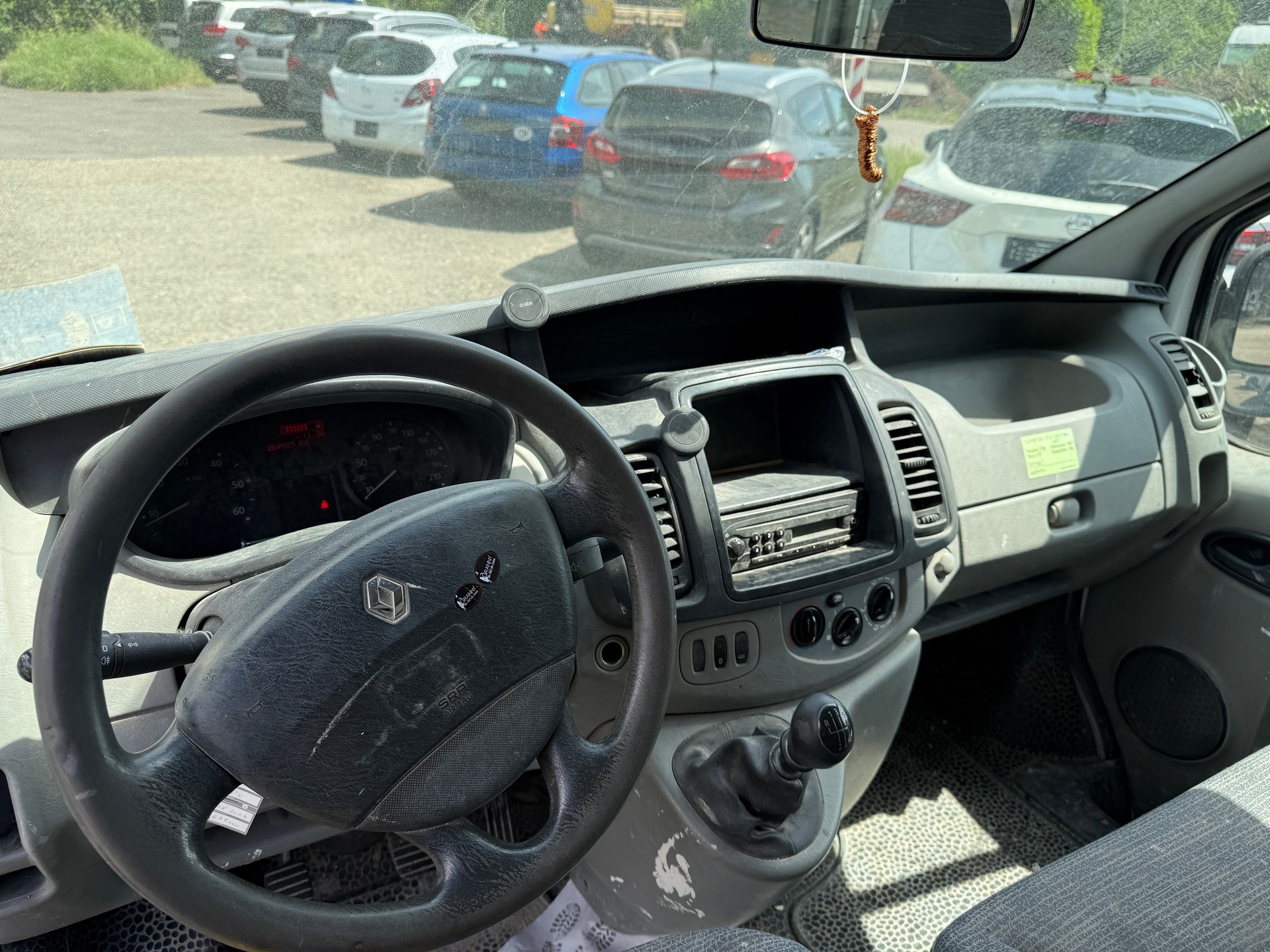 RENAULT Trafic 2.0 dCi 90 2.7t L1H1-image-9