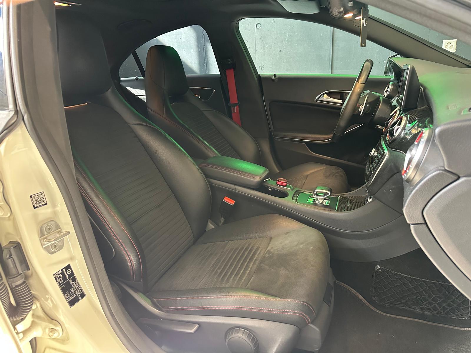 MERCEDES-BENZ CLA 45 AMG 4Matic Speedshift-image-12
