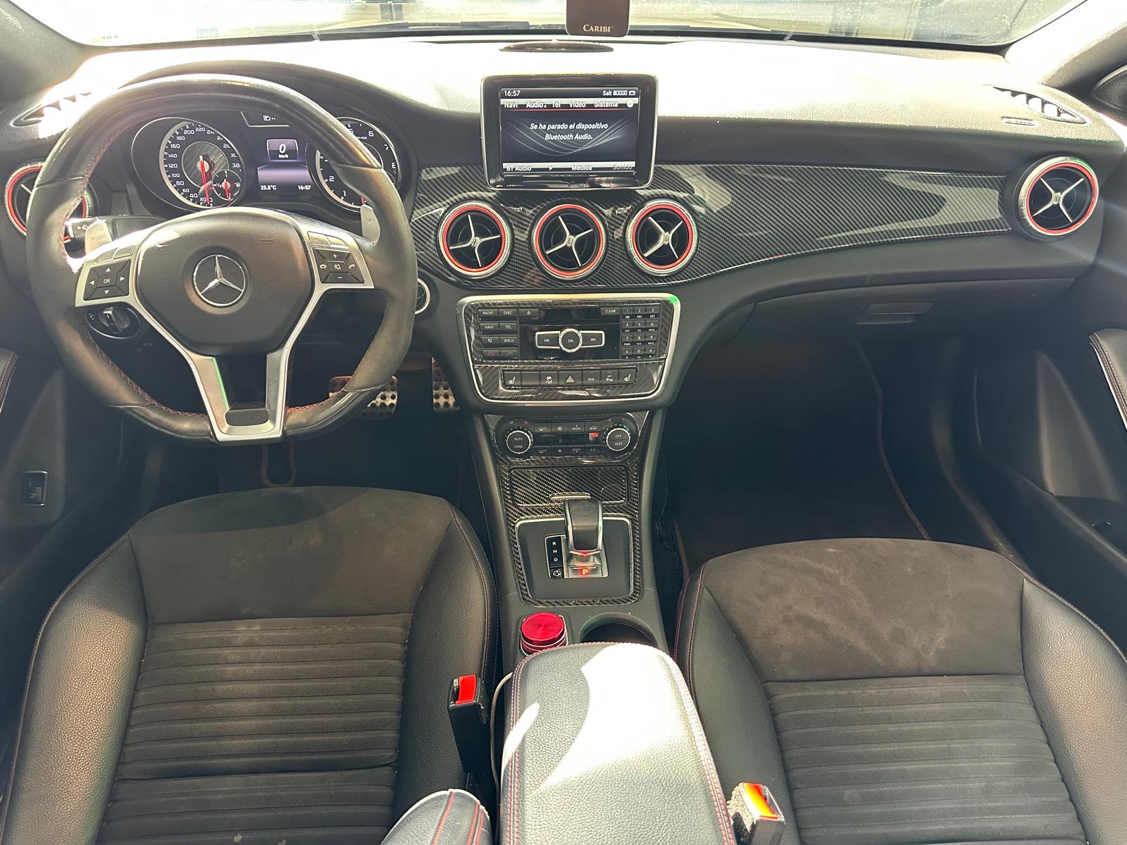 MERCEDES-BENZ CLA 45 AMG 4Matic Speedshift-image-14