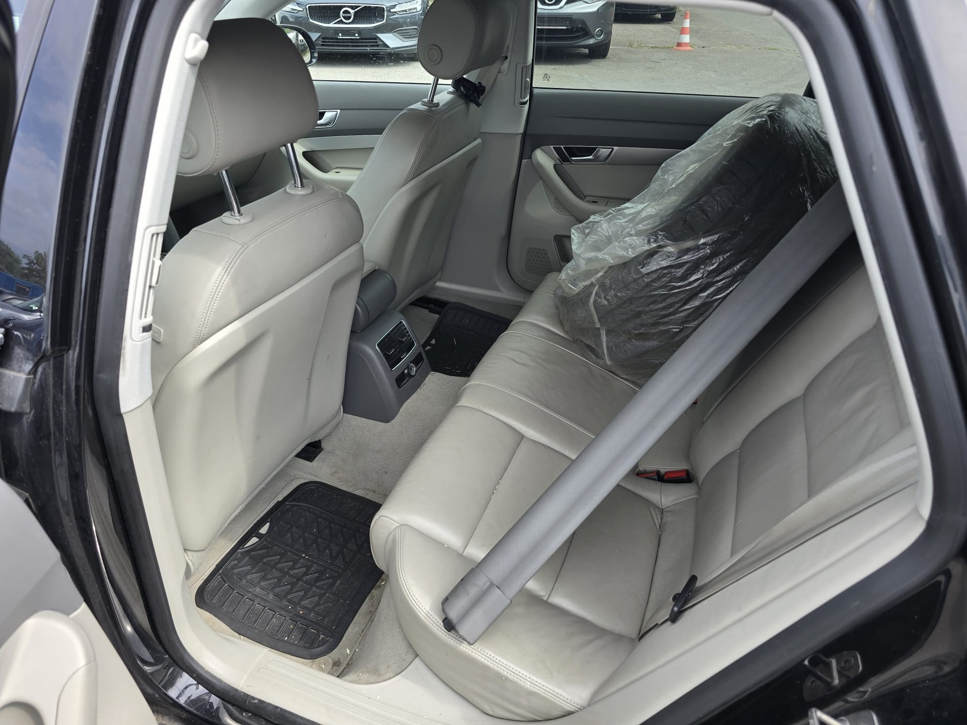 AUDI A6 Avant 3.0 V6 TDI quattro tiptronic-image-12