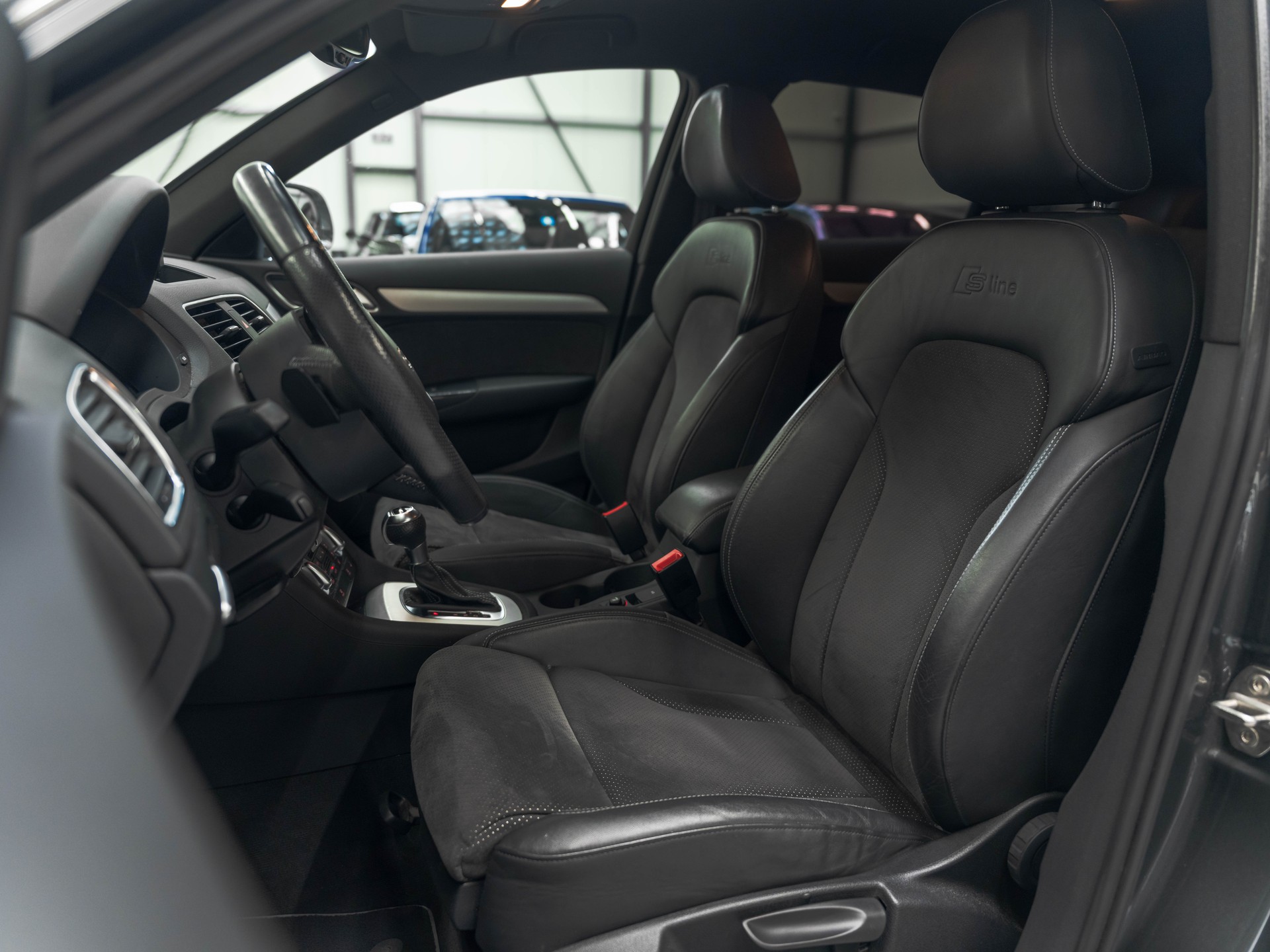 AUDI Q3 2.0 TDI quattro S-tronic-image-9
