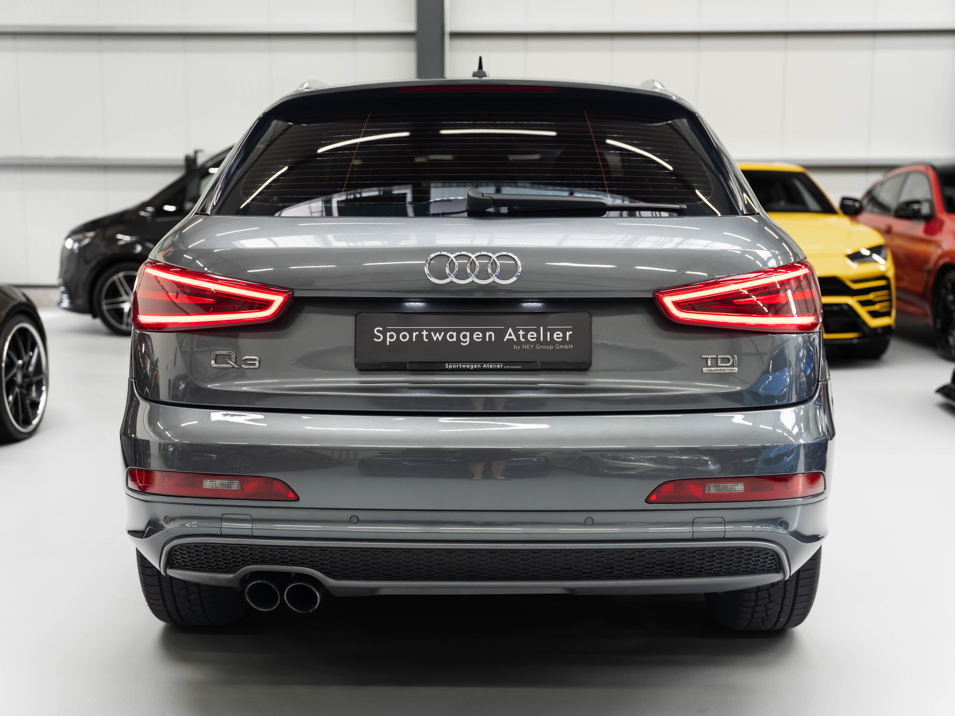 AUDI Q3 2.0 TDI quattro S-tronic-image-2