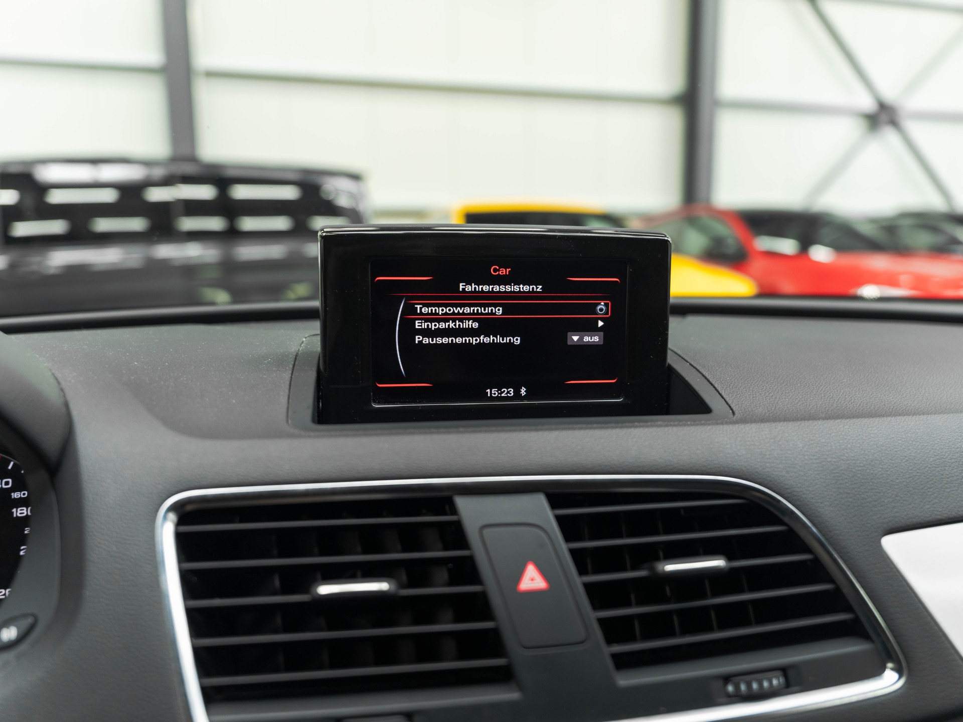 AUDI Q3 2.0 TDI quattro S-tronic-image-25