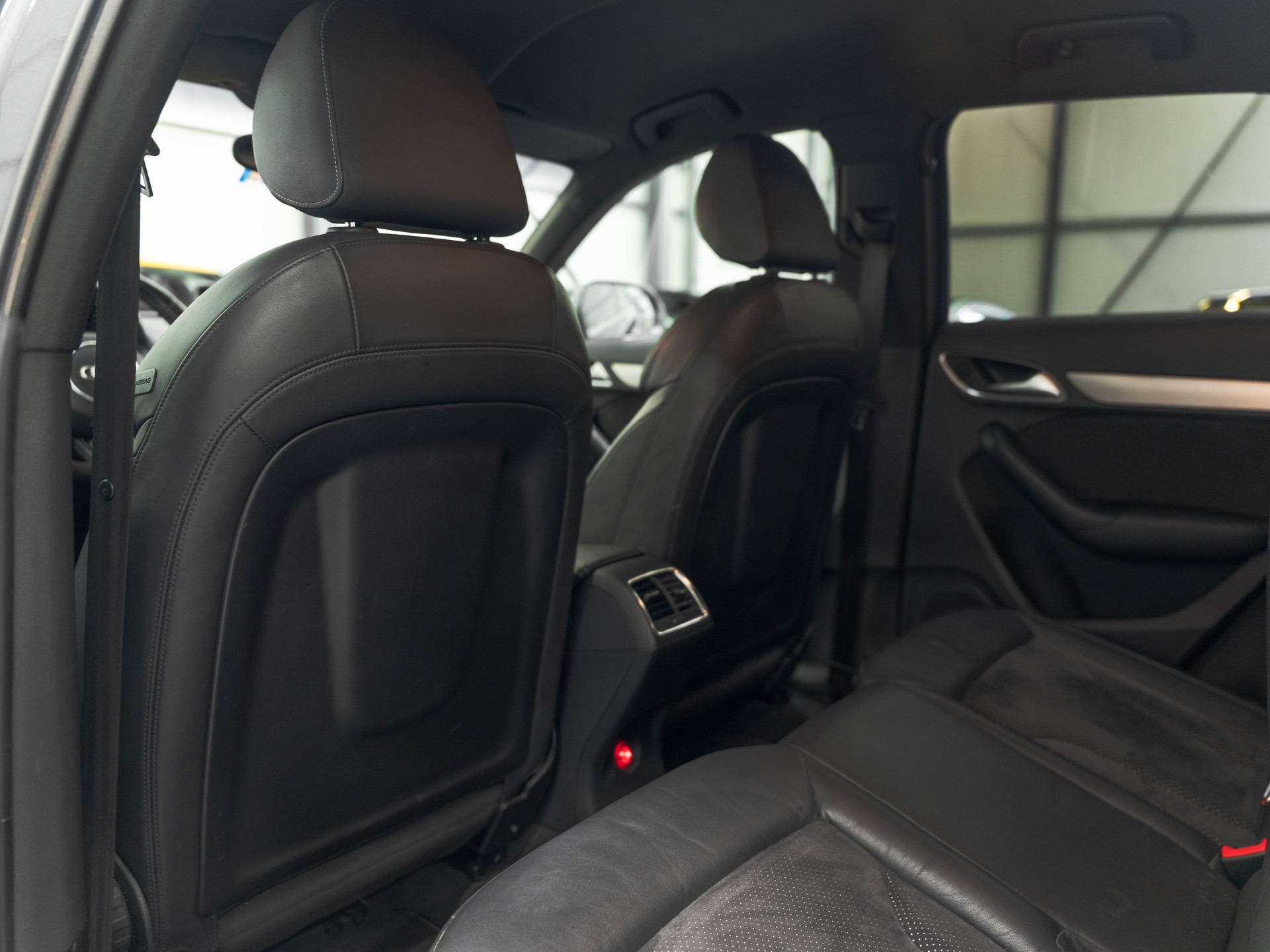AUDI Q3 2.0 TDI quattro S-tronic-image-10