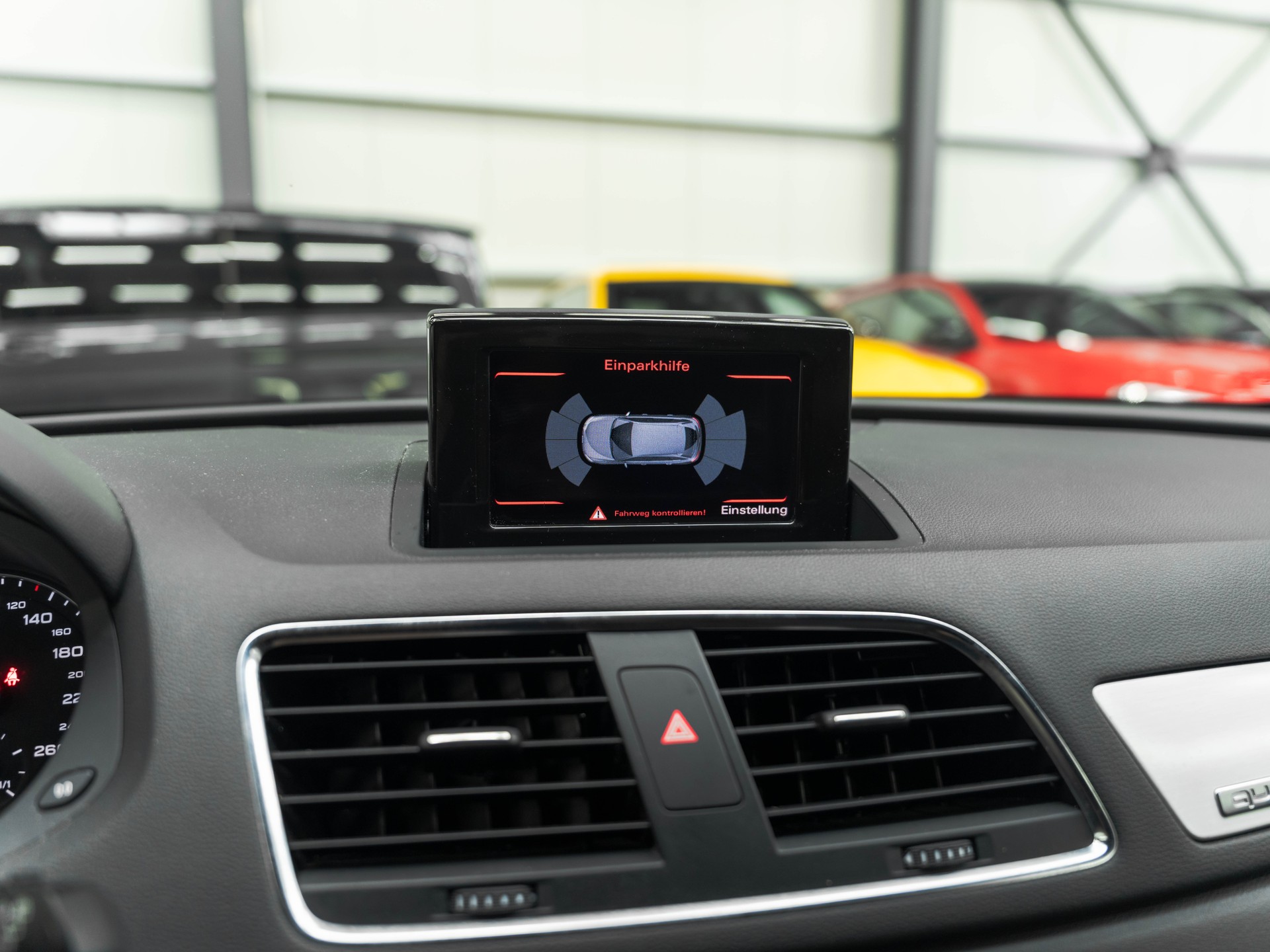 AUDI Q3 2.0 TDI quattro S-tronic-image-24