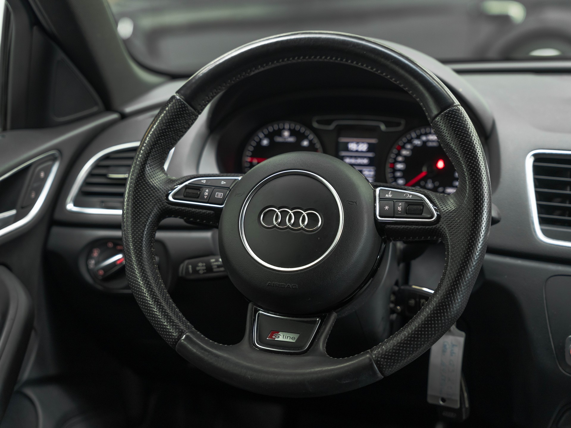 AUDI Q3 2.0 TDI quattro S-tronic-image-20