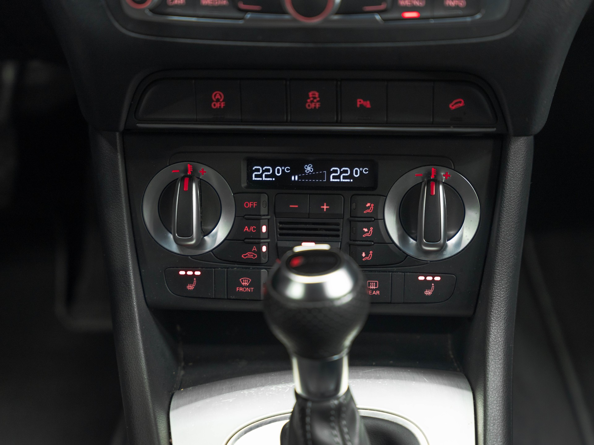 AUDI Q3 2.0 TDI quattro S-tronic-image-21