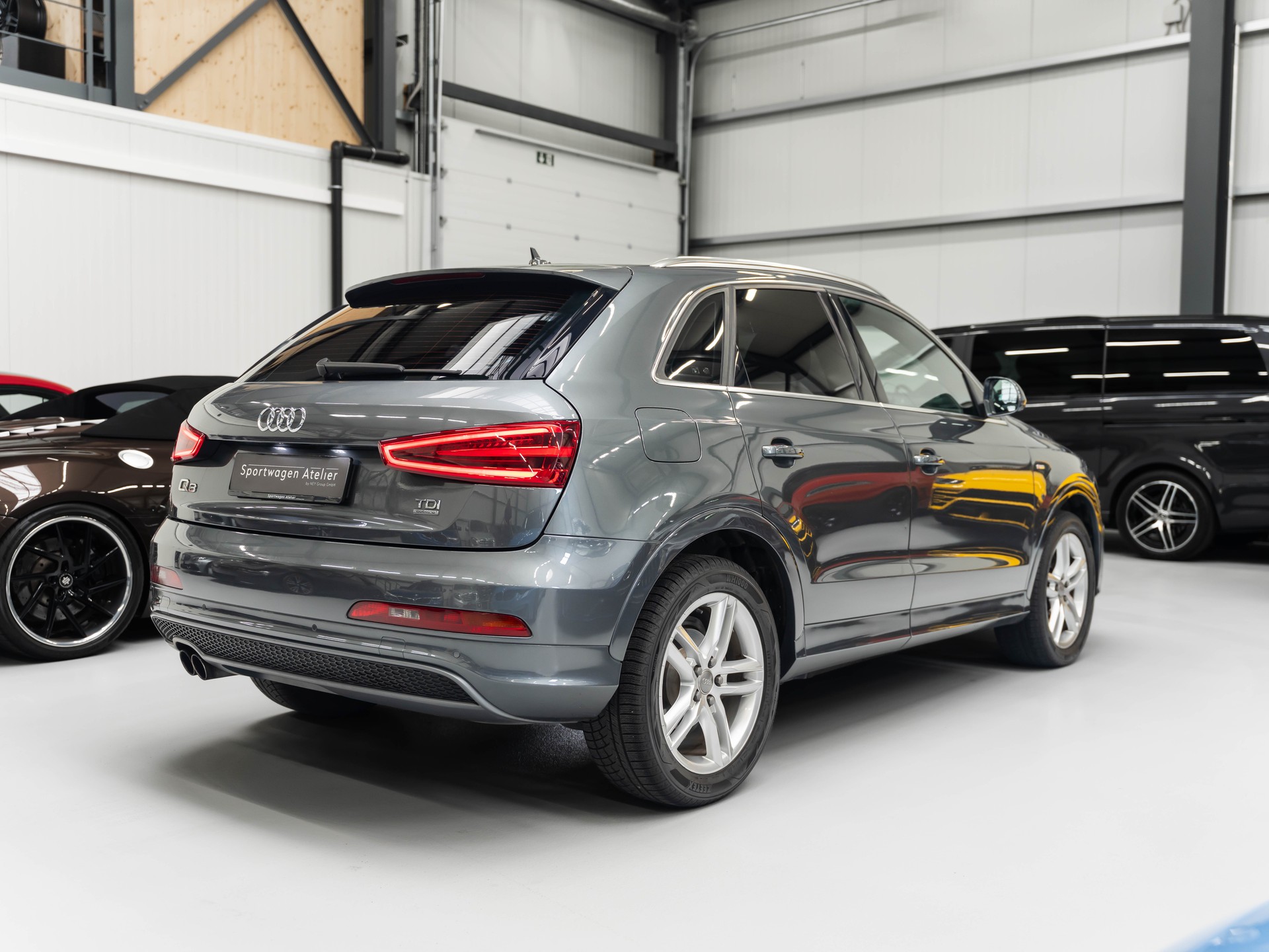 AUDI Q3 2.0 TDI quattro S-tronic-image-3