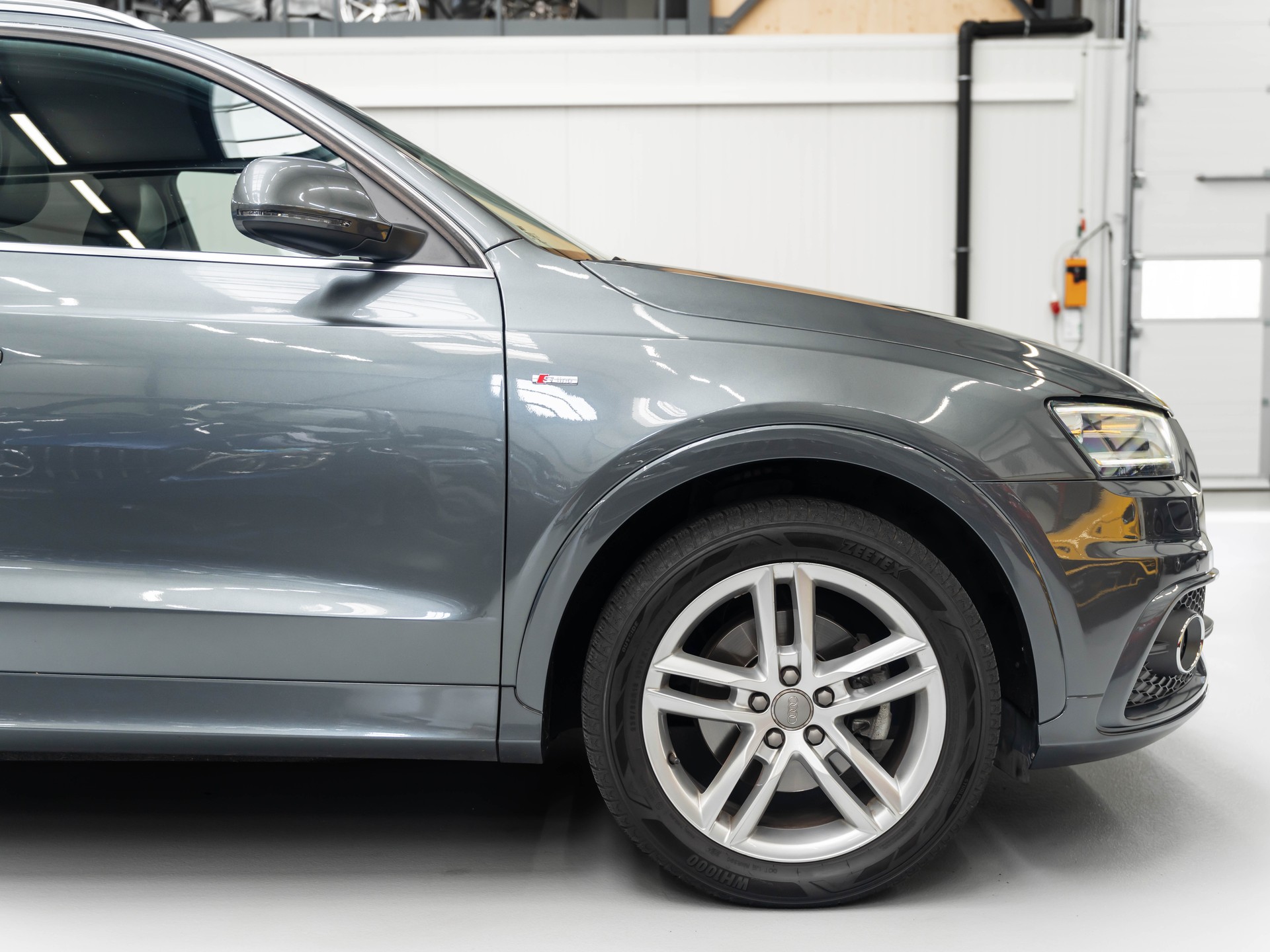 AUDI Q3 2.0 TDI quattro S-tronic-image-17