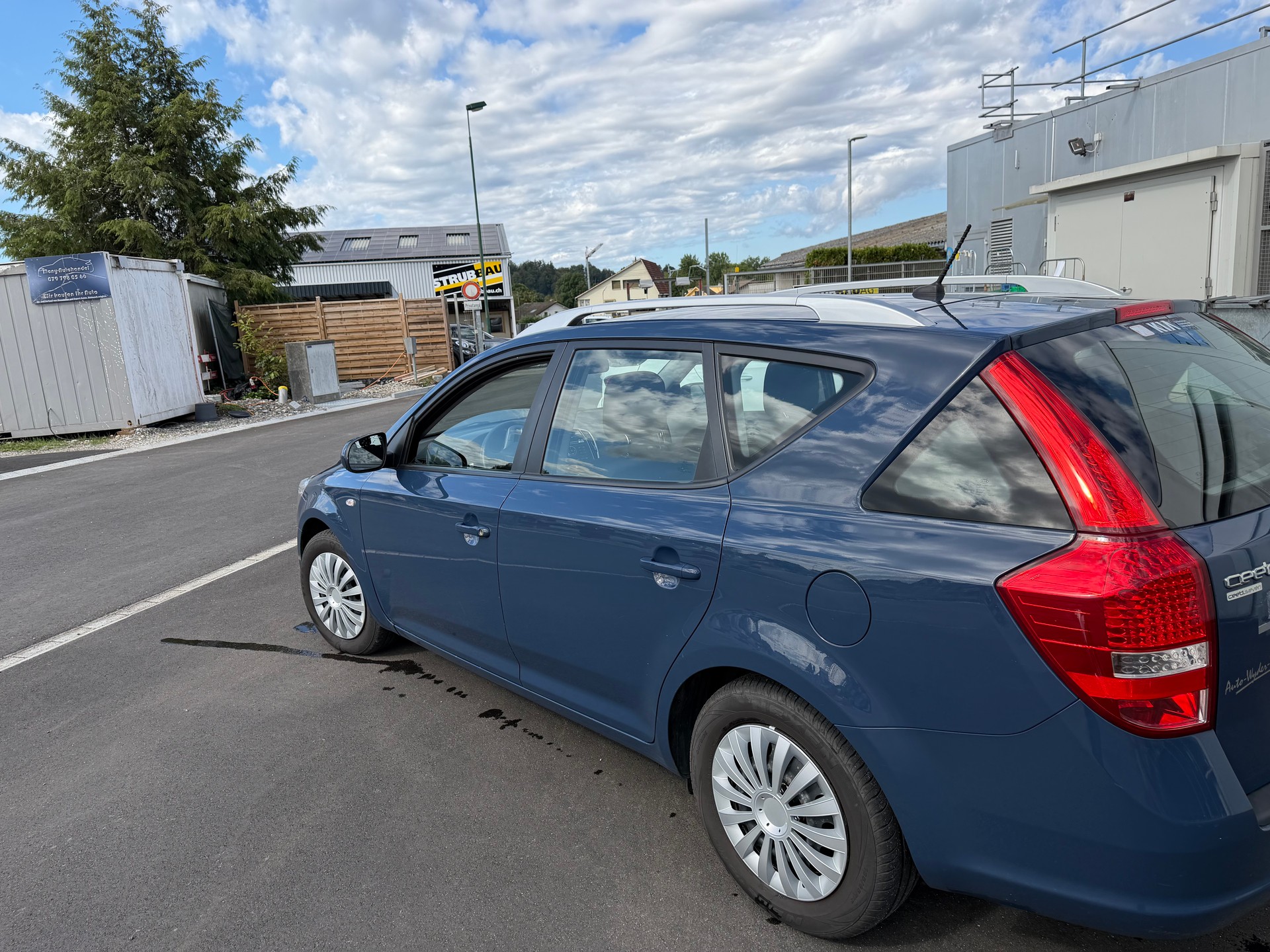 KIA Cee'd Sporty Wagon 1.4 16V Basic-image-3
