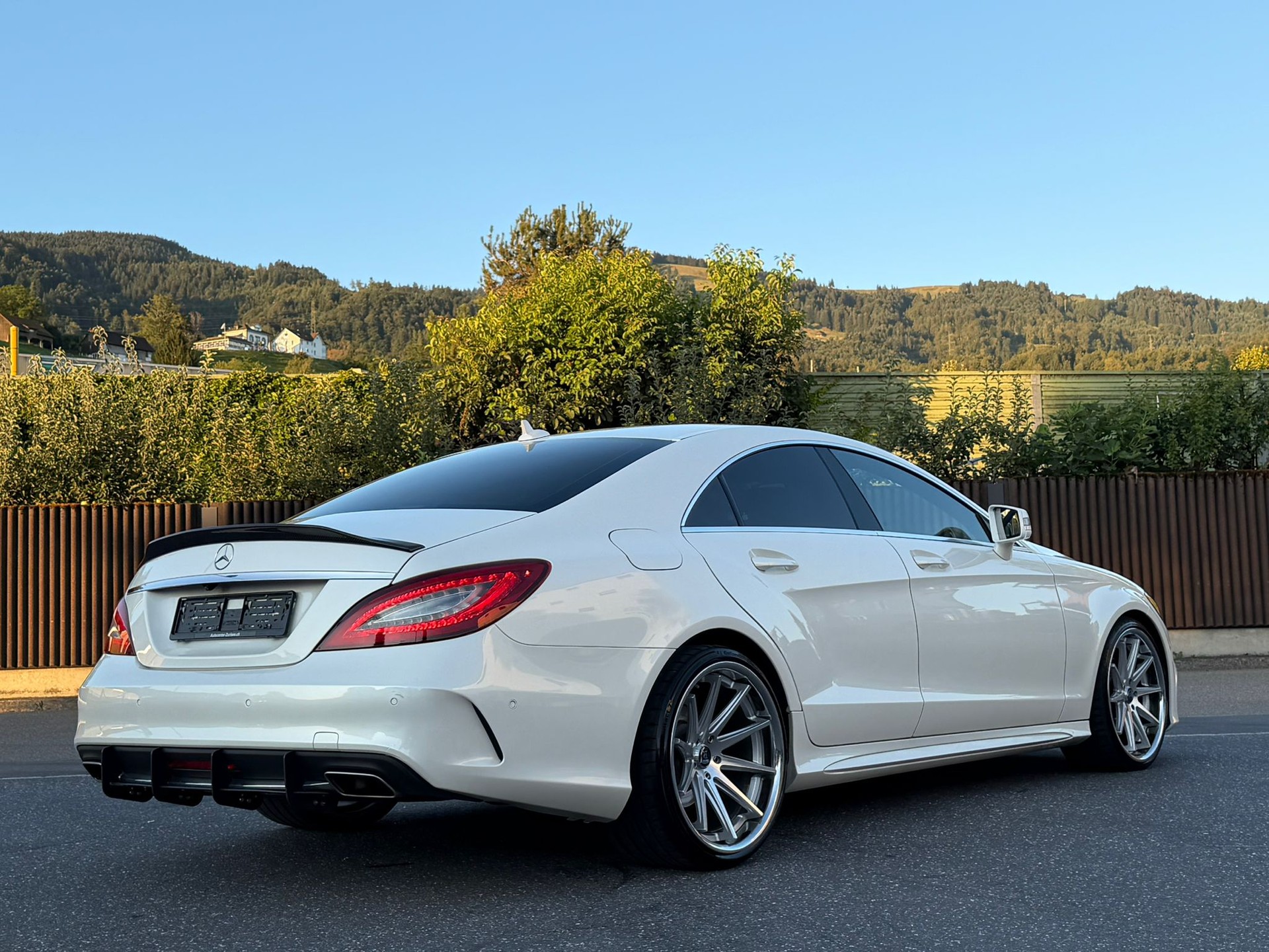 MERCEDES-BENZ CLS 250 BlueTEC 4Matic 7G-Tronic White&Black Edition-image-4
