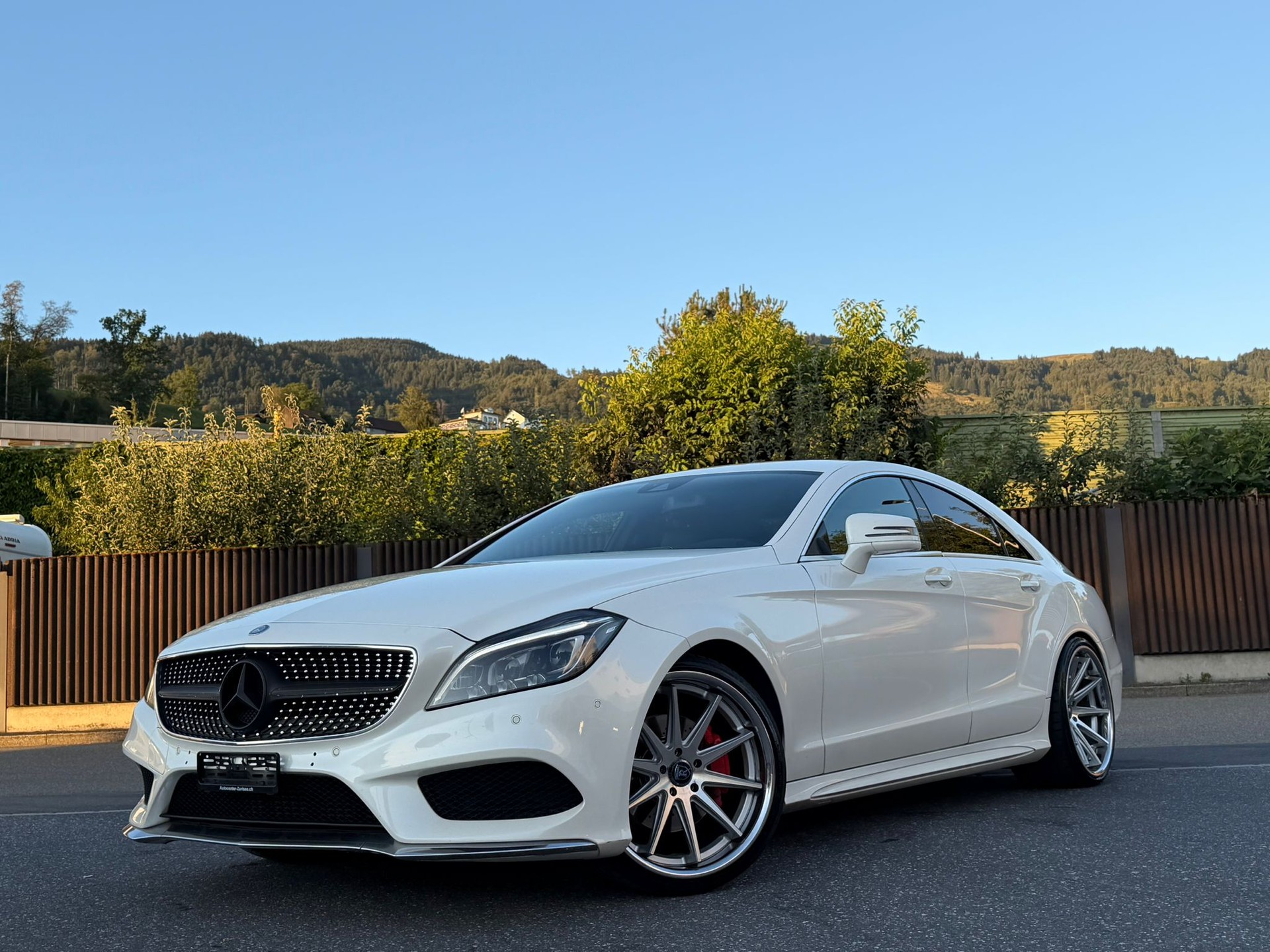 MERCEDES-BENZ CLS 250 BlueTEC 4Matic 7G-Tronic White&Black Edition-image-0