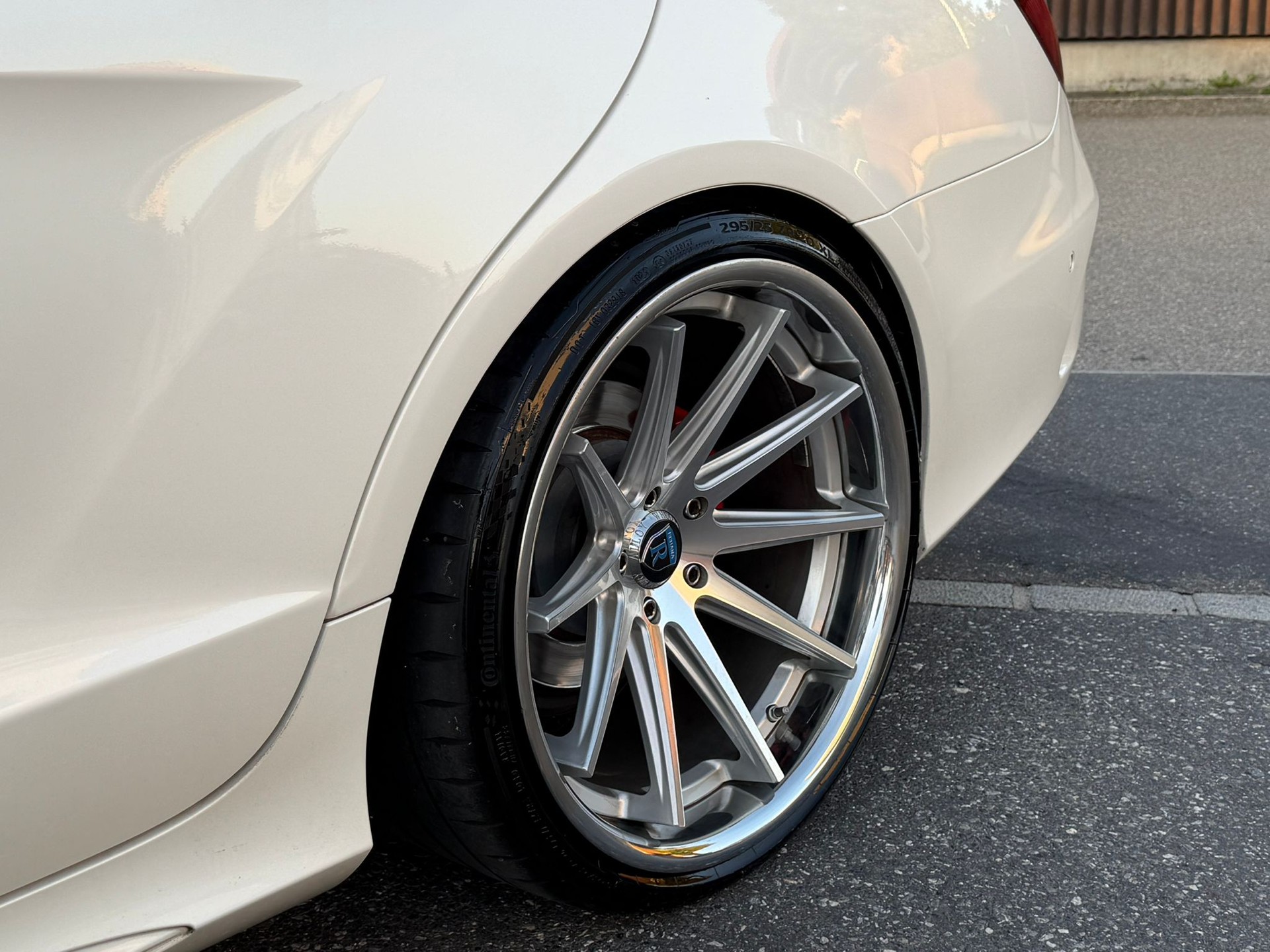 MERCEDES-BENZ CLS 250 BlueTEC 4Matic 7G-Tronic White&Black Edition-image-2