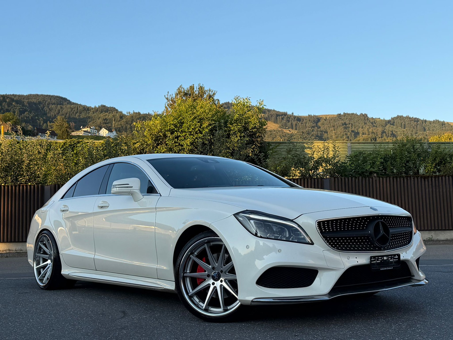 MERCEDES-BENZ CLS 250 BlueTEC 4Matic 7G-Tronic White&Black Edition-image-3