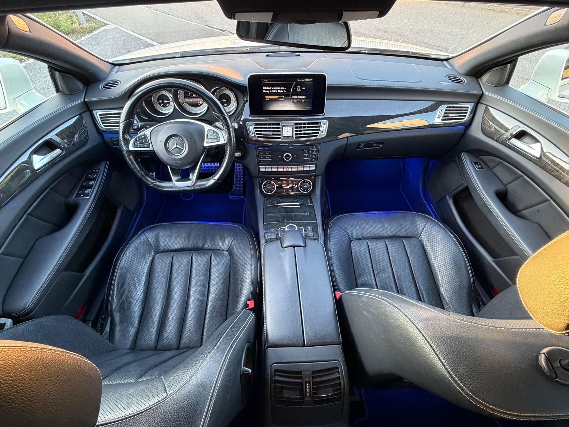MERCEDES-BENZ CLS 250 BlueTEC 4Matic 7G-Tronic White&Black Edition-image-8