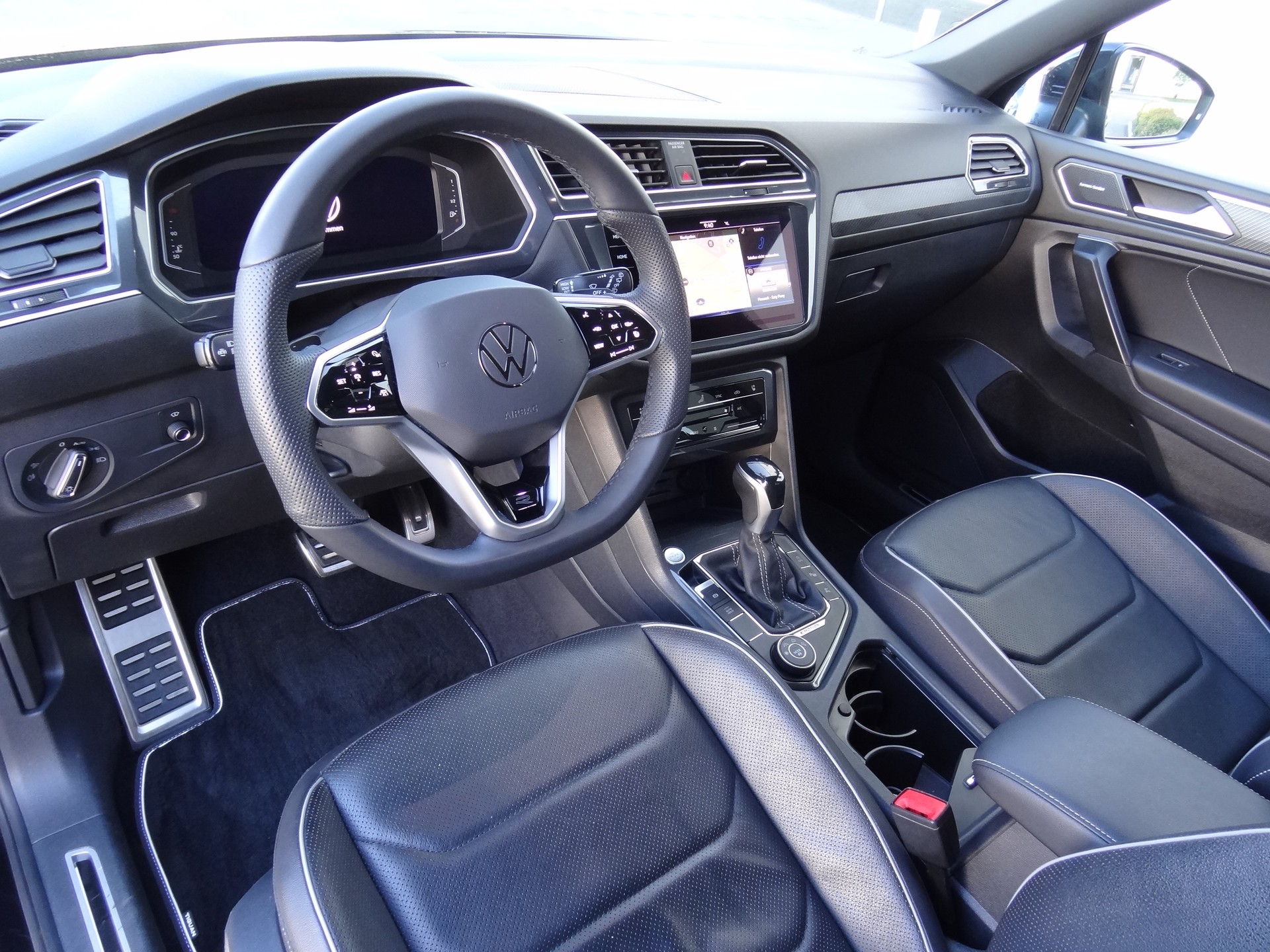 VW Tiguan Allspace 2.0 TDI SCR R-Line 4Motion DSG-image-8