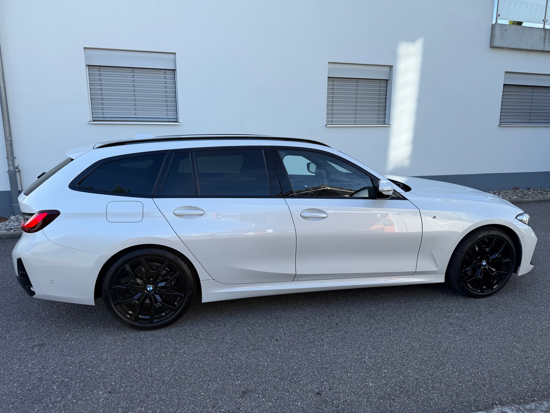 BMW 320d xDrive 48V Touring Steptronic M Sport-image-4