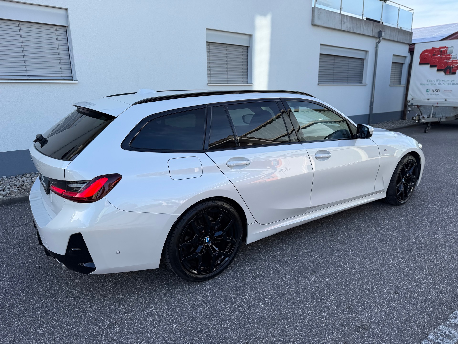 BMW 320d xDrive 48V Touring Steptronic M Sport-image-5
