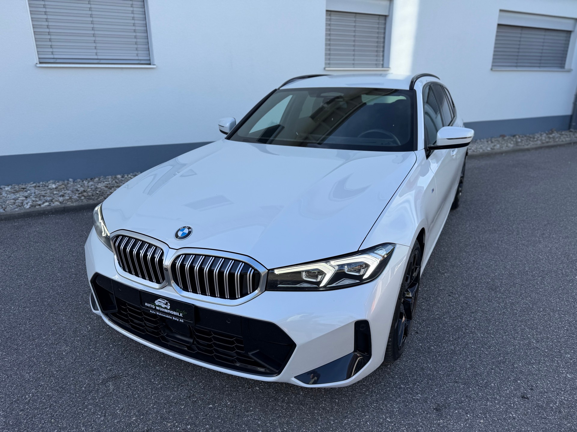 BMW 320d xDrive 48V Touring Steptronic M Sport-image-9