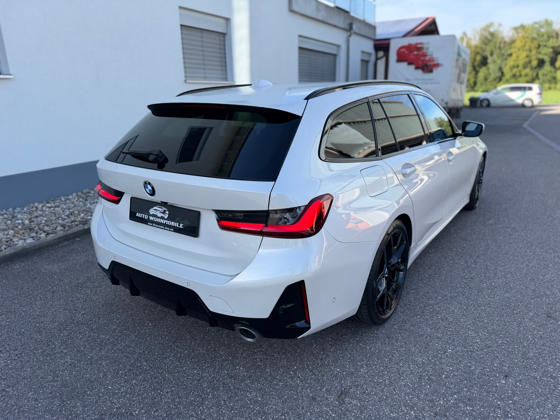 BMW 320d xDrive 48V Touring Steptronic M Sport-image-6