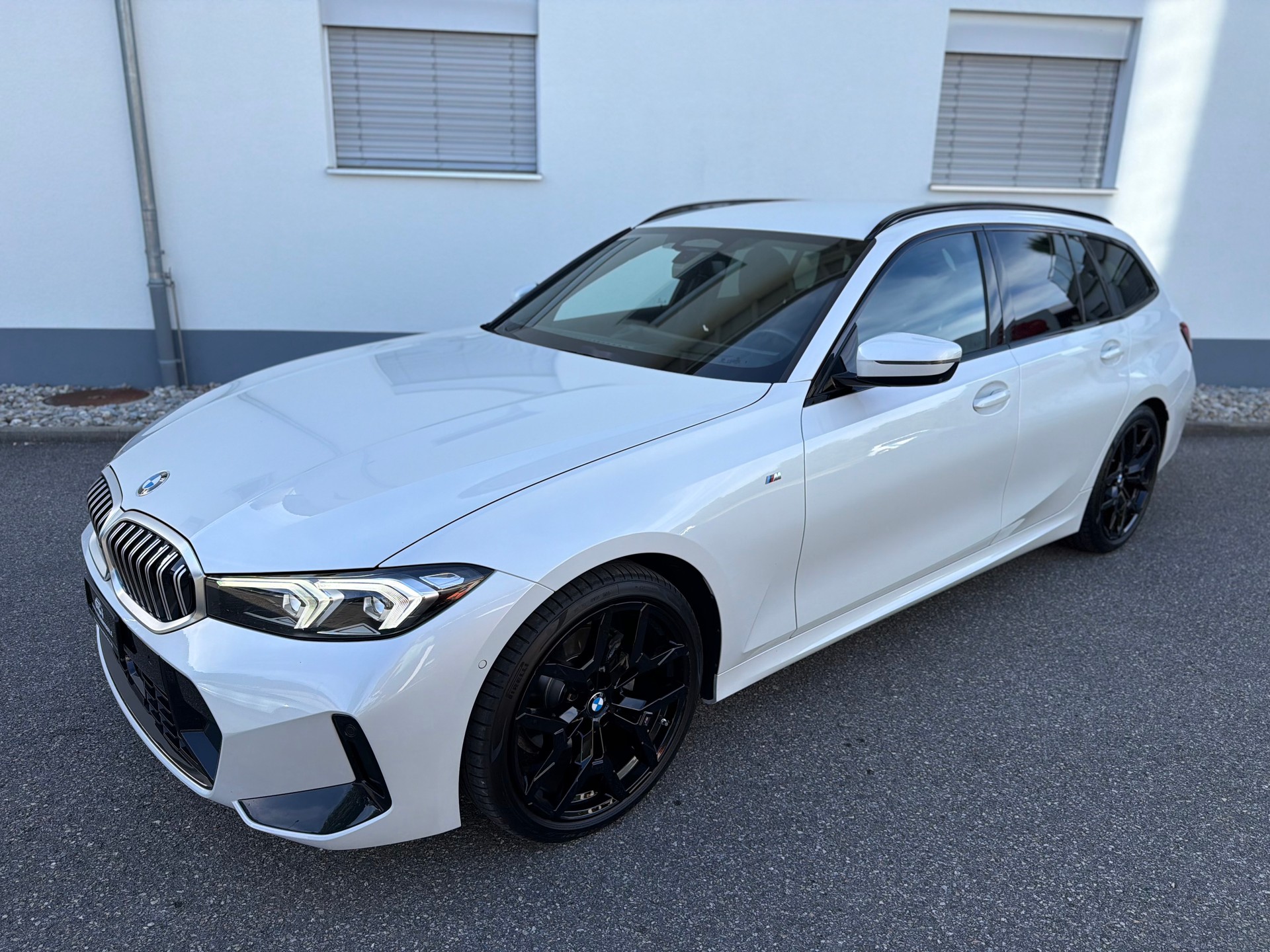 BMW 320d xDrive 48V Touring Steptronic M Sport-image-10