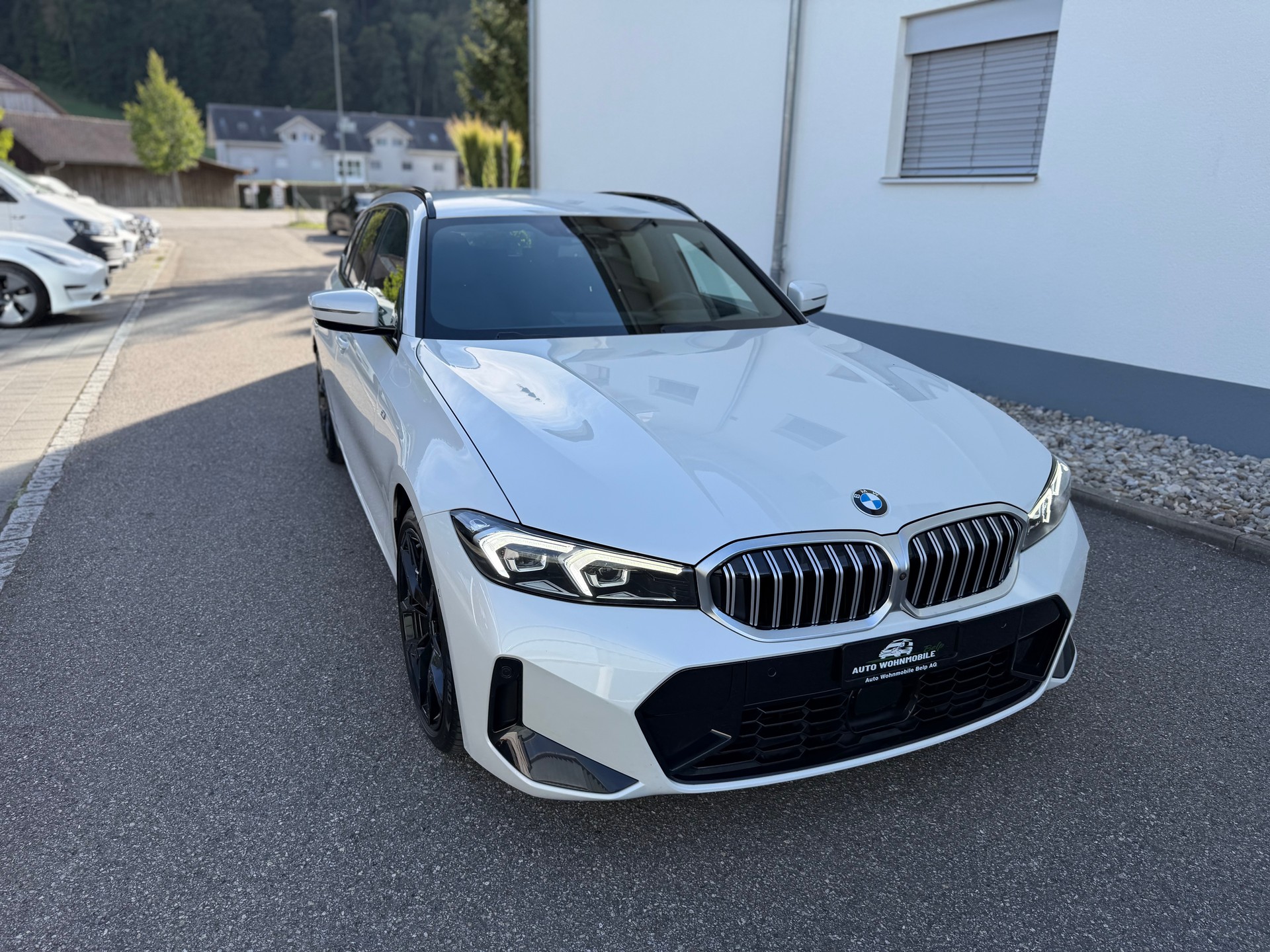 BMW 320d xDrive 48V Touring Steptronic M Sport-showroom-element-1